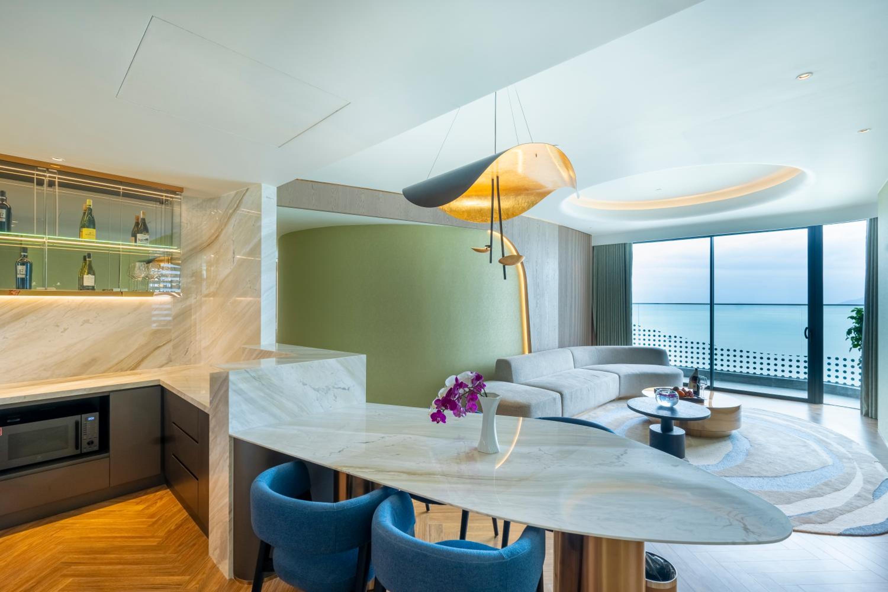 Executive Suite-One King Bed,Sea View