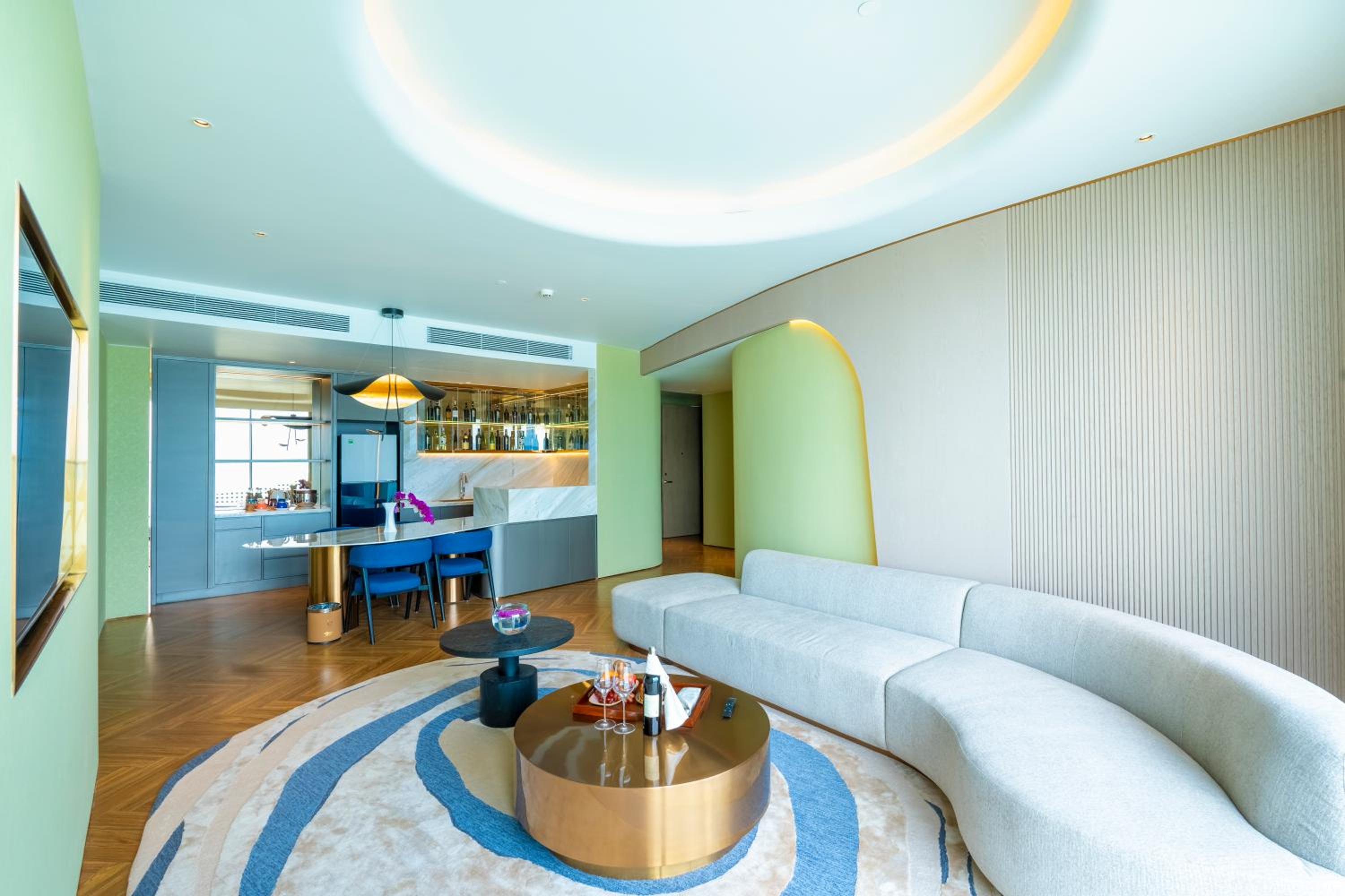 Executive Suite-One King Bed,Sea View