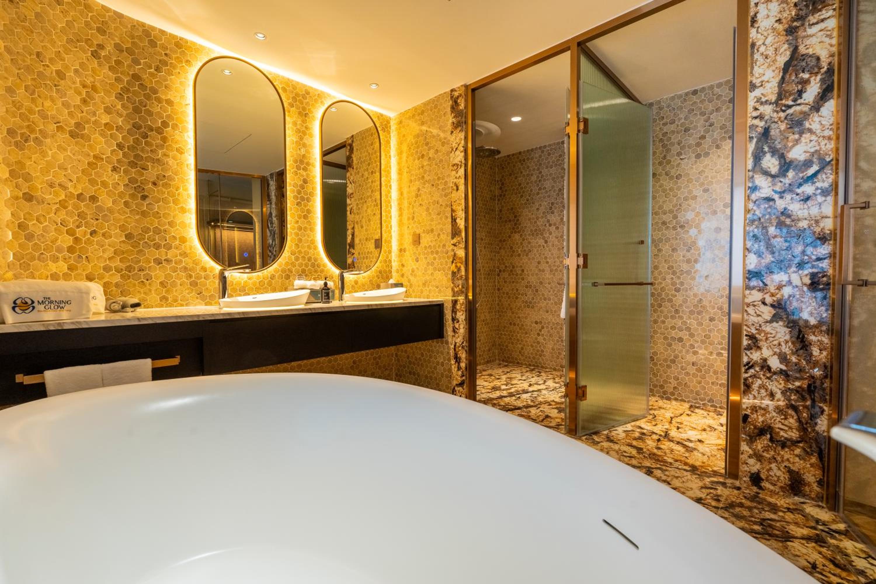 Deluxe Suite-One King Bed,Sea View thumbnail 6