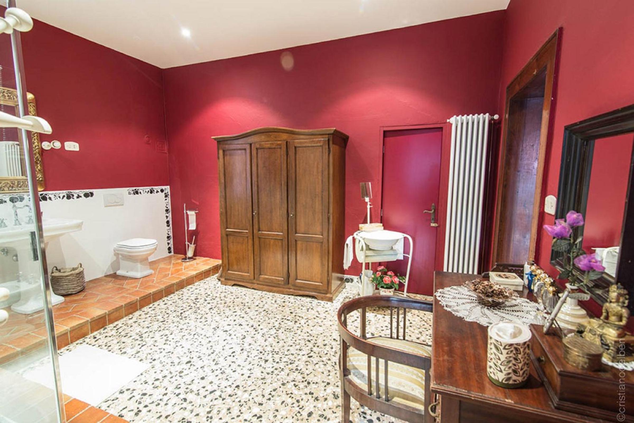 Double Room with Private Bathroom - Photo 2