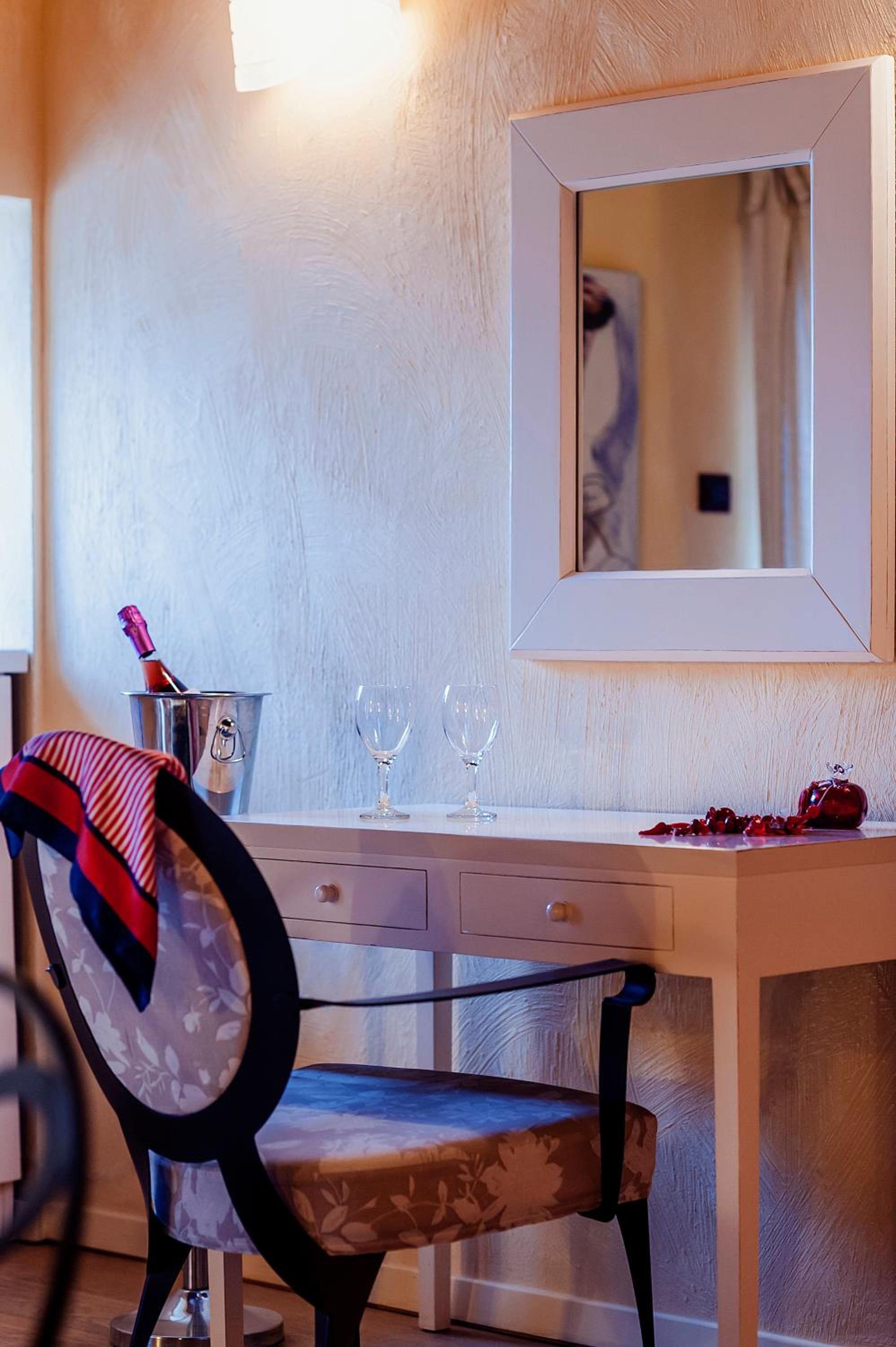 Eros Junior Suite with Spa Tub - Photo 3