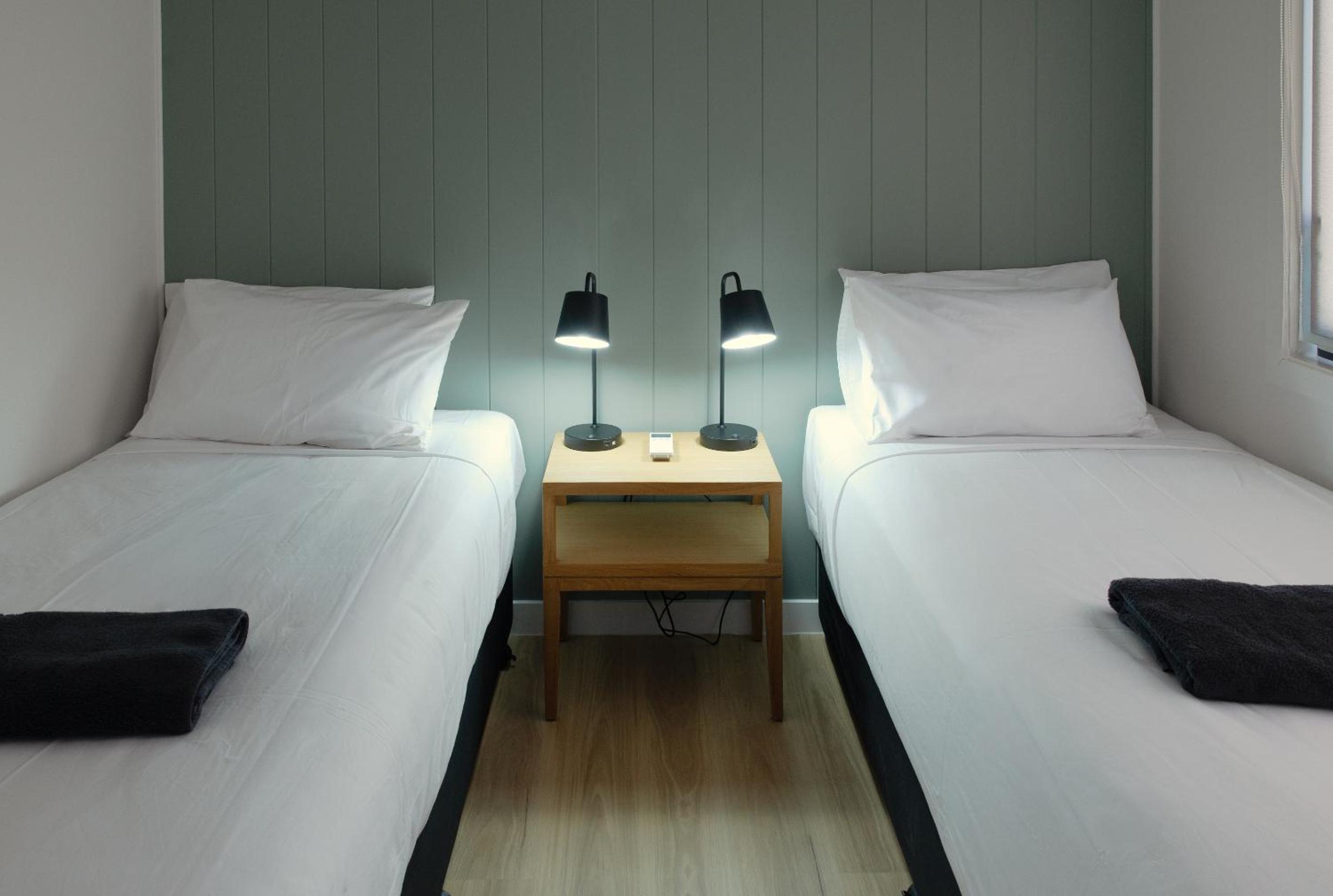 Deluxe 2 Bedroom Premium Cabin - Sleeps 4 thumbnail 6