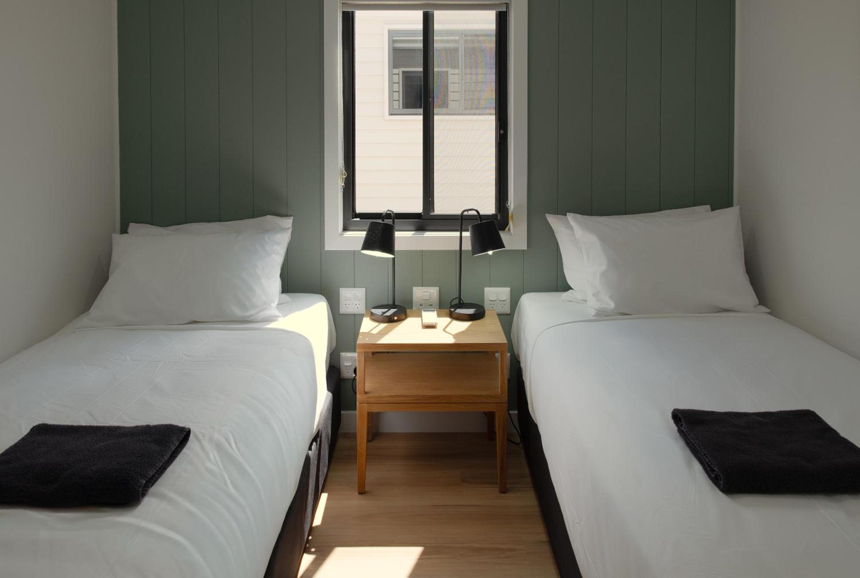 Deluxe 2 Bedroom Access Cabin – Sleeps 4