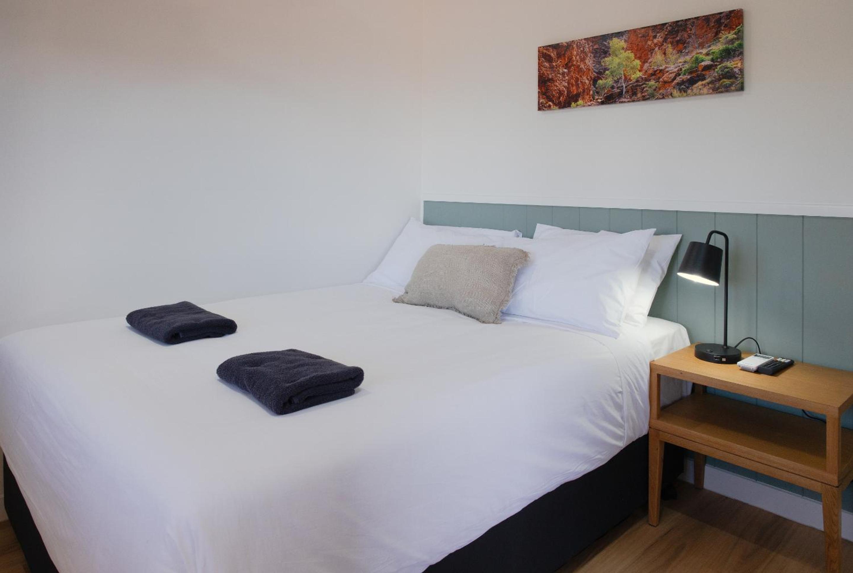 Deluxe 2 Bedroom Access Cabin – Sleeps 4