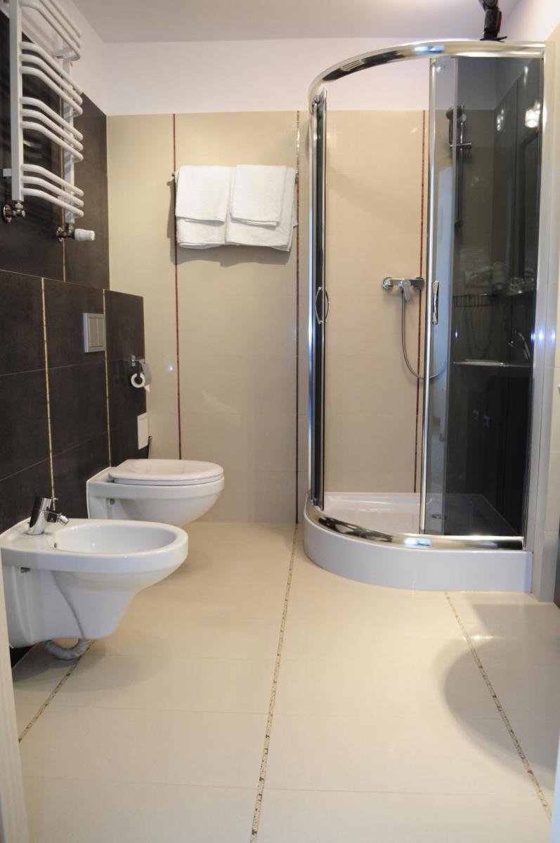 Double or Twin Room - Photo 6