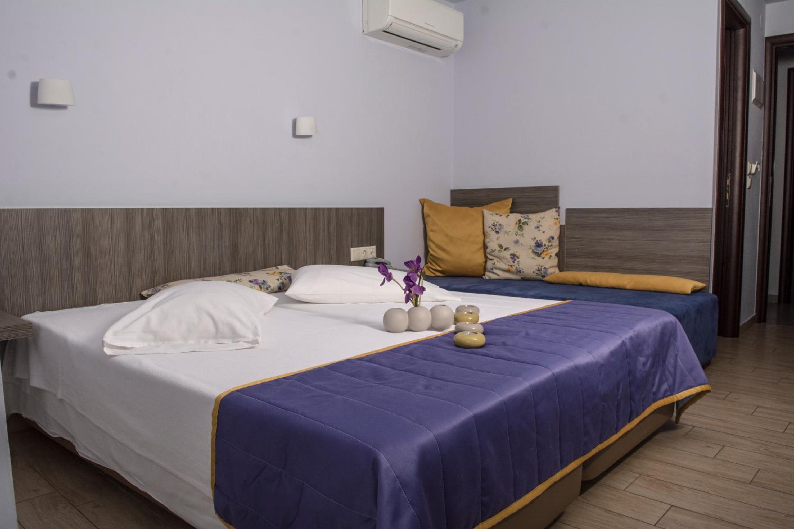 Twin Room - Photo 5