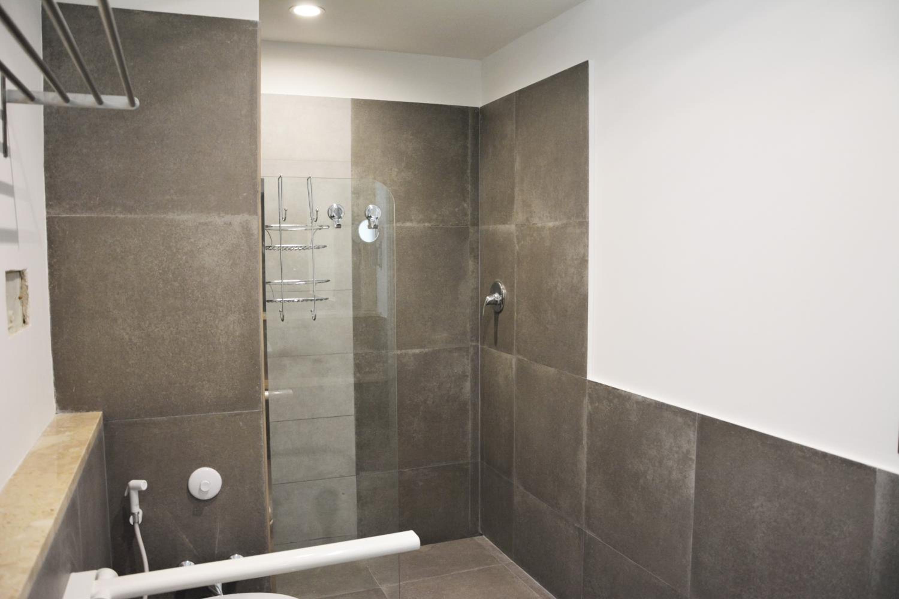 Double Room with Private Bathroom - Photo 4