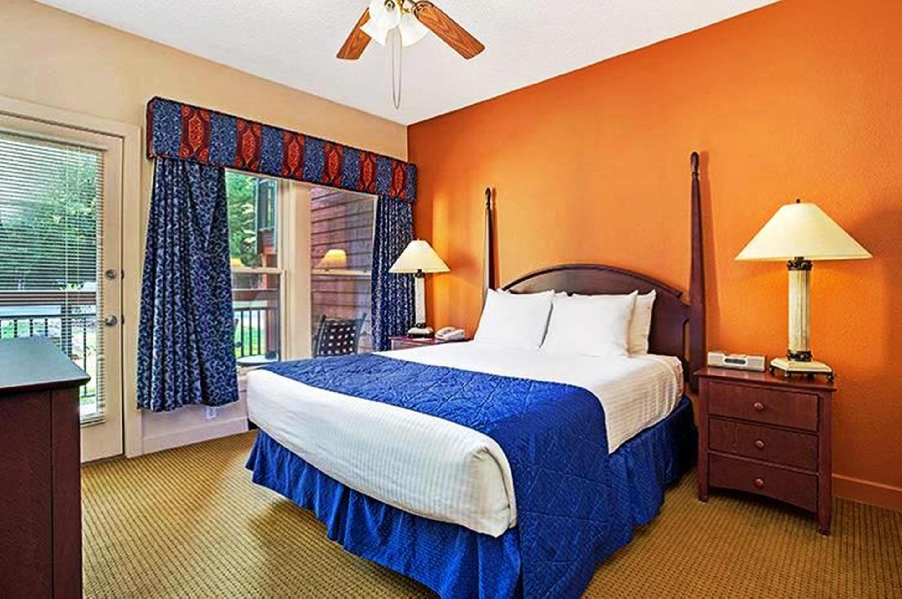One-Bedroom Queen Suite - Photo 4