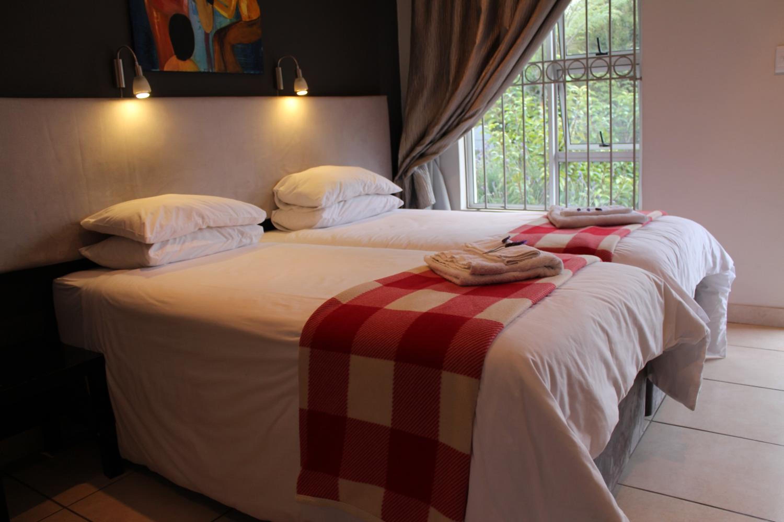 8 - Twin Room  photo 1