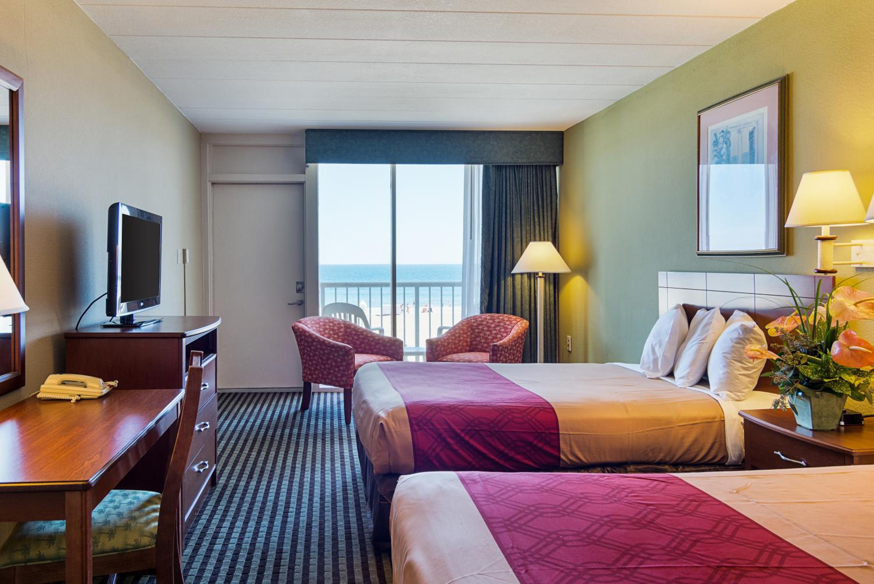 Two double beds - Ocean Front - Private Balcony  - Photo 2