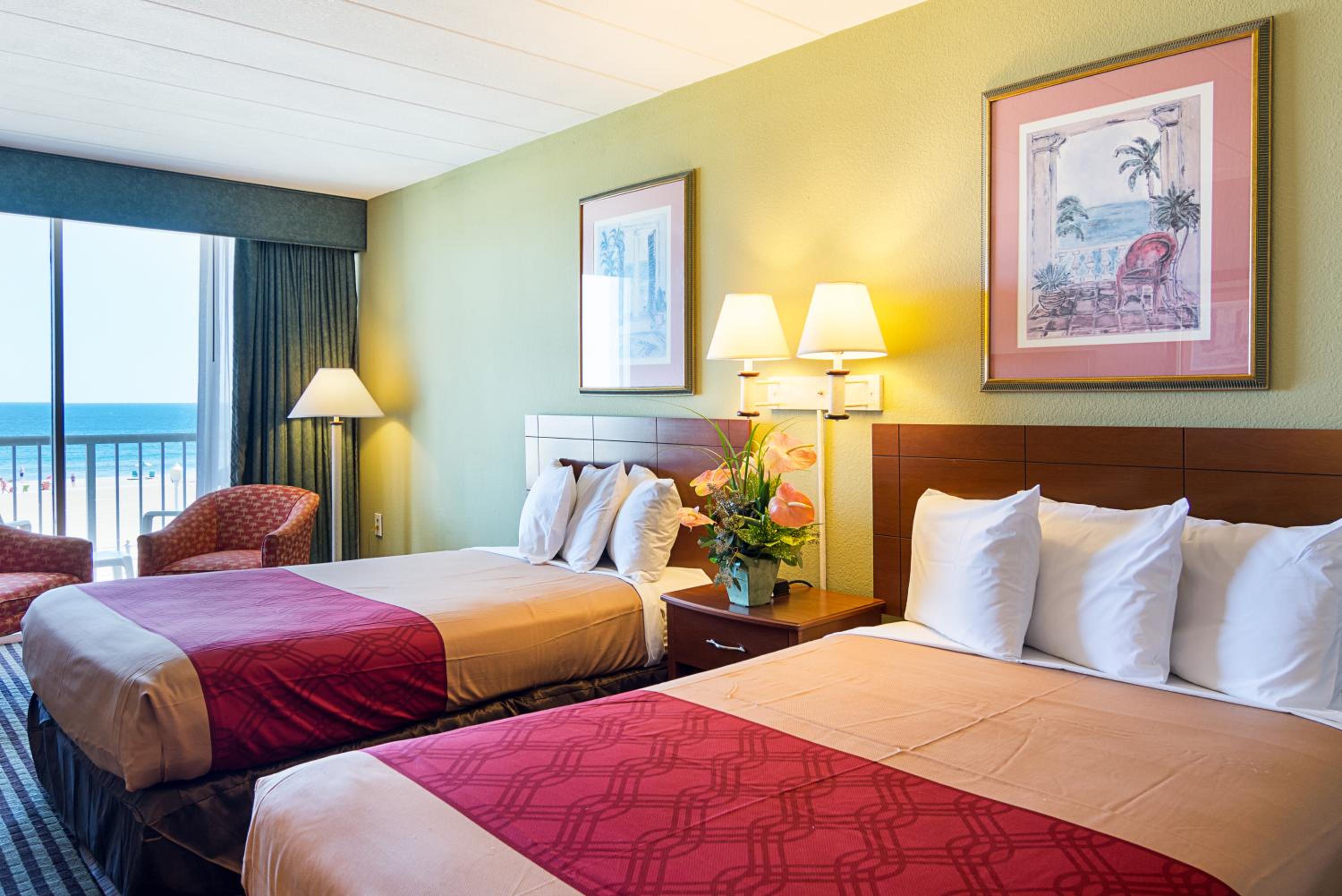 Two double beds - Ocean Front - Private Balcony  - Photo 12