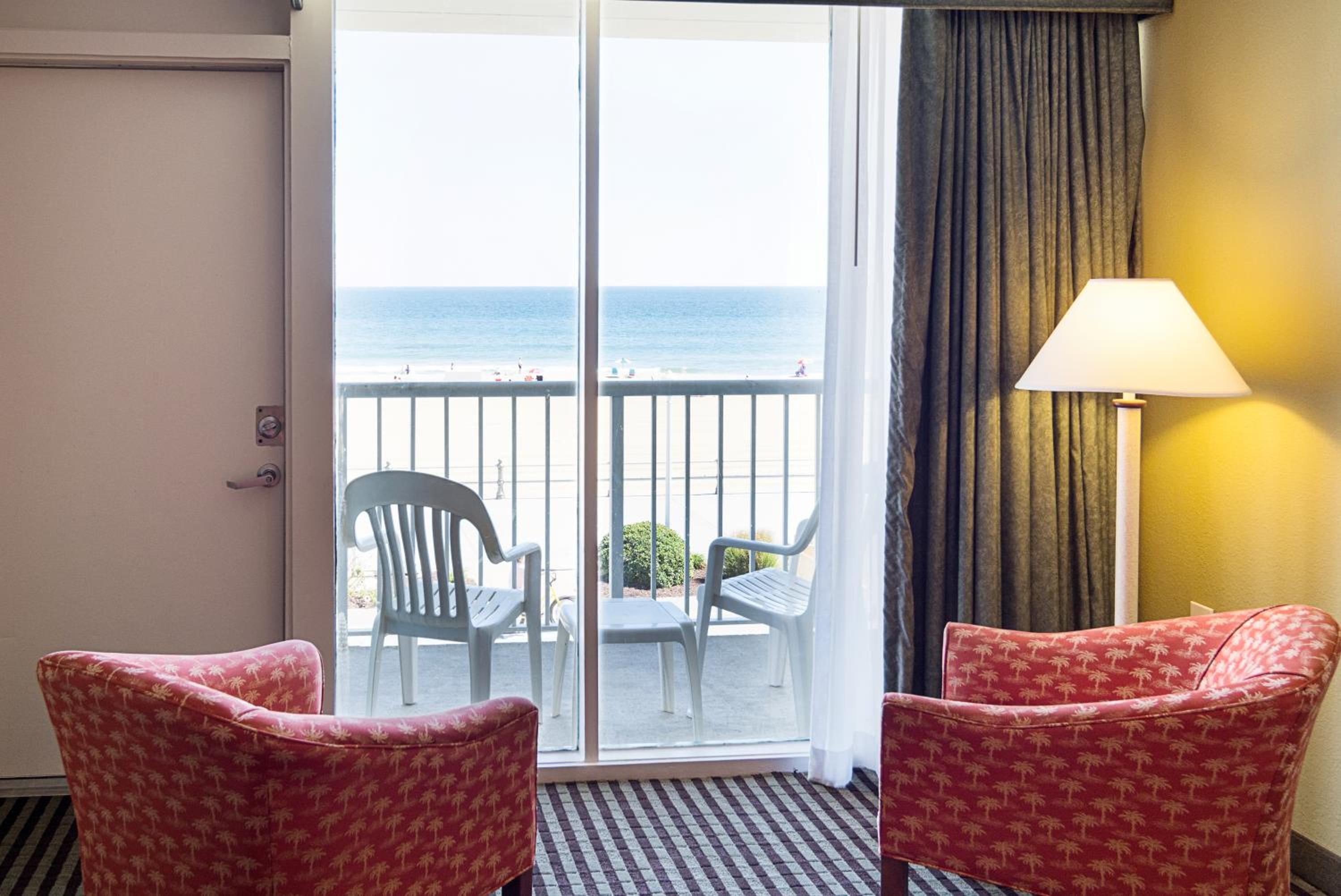 Two double beds - Ocean Front - Private Balcony  - Photo 7