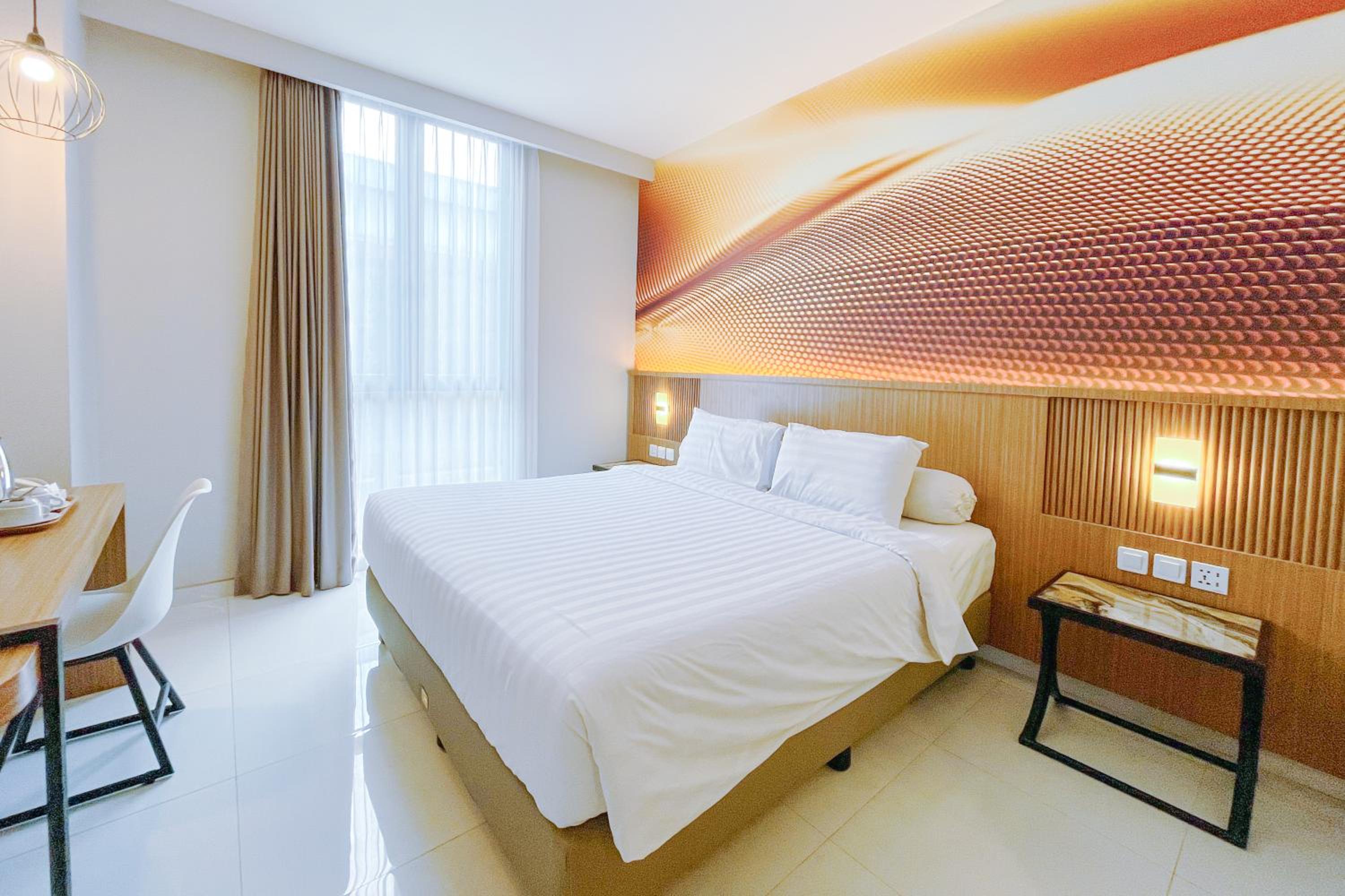 Deluxe King Room - Photo 2