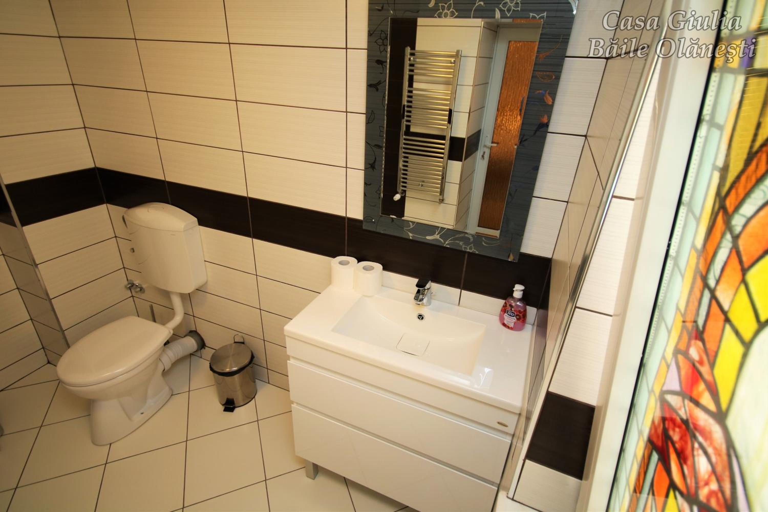 Double or Twin Room with Private Bathroom photo 2