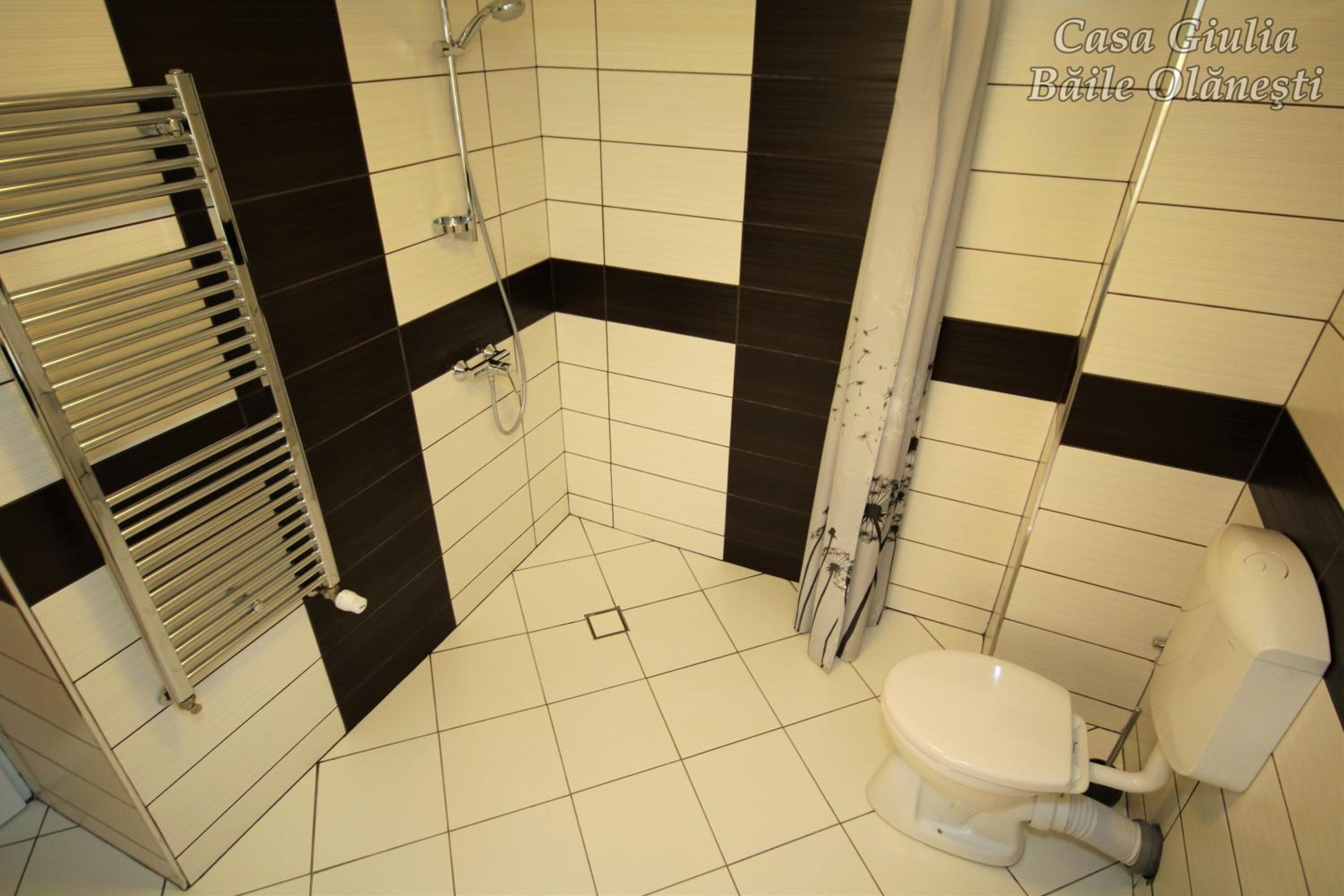 Double or Twin Room with Private Bathroom photo 3
