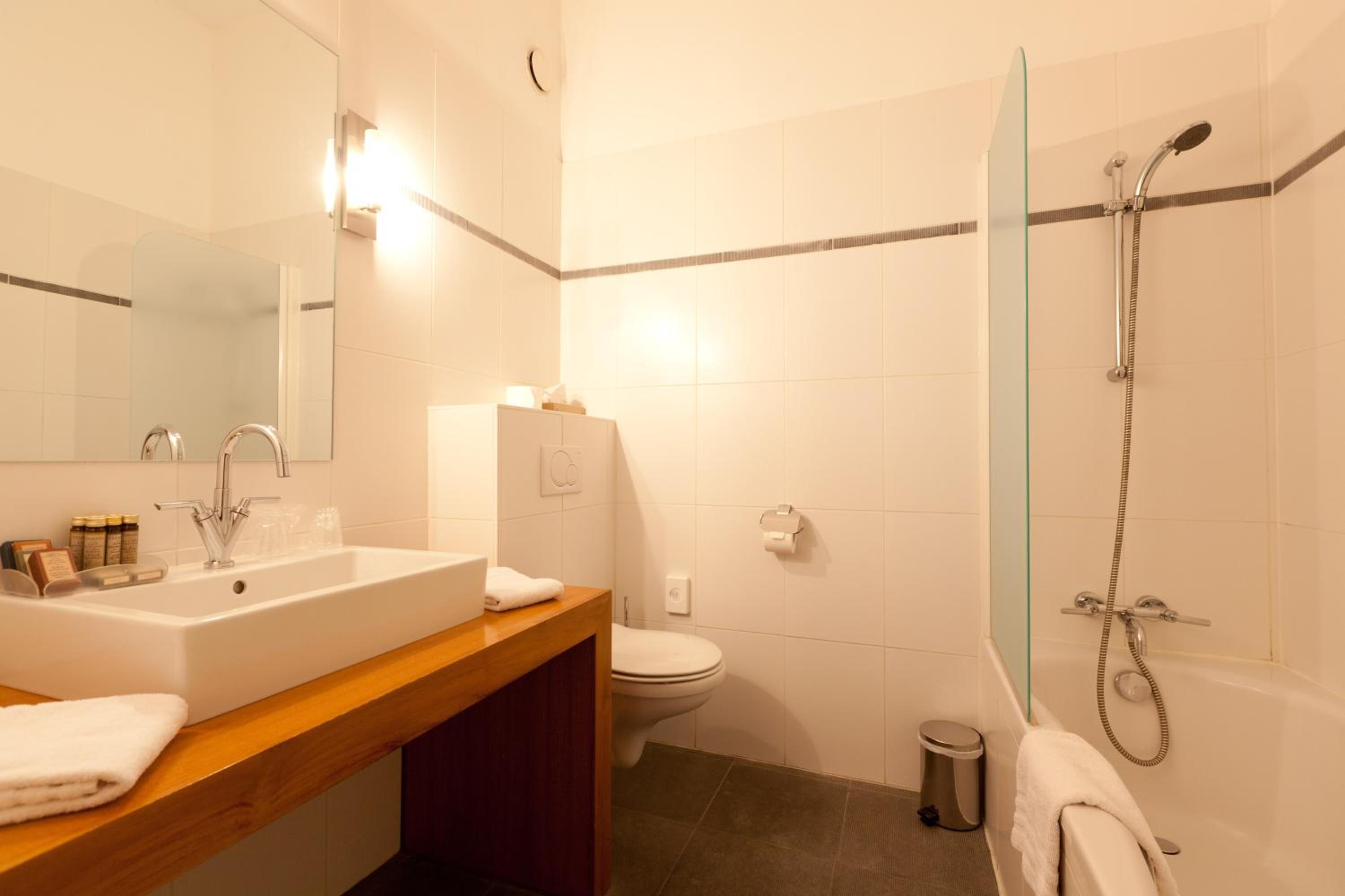 Standard Double or Twin Room - Photo 4