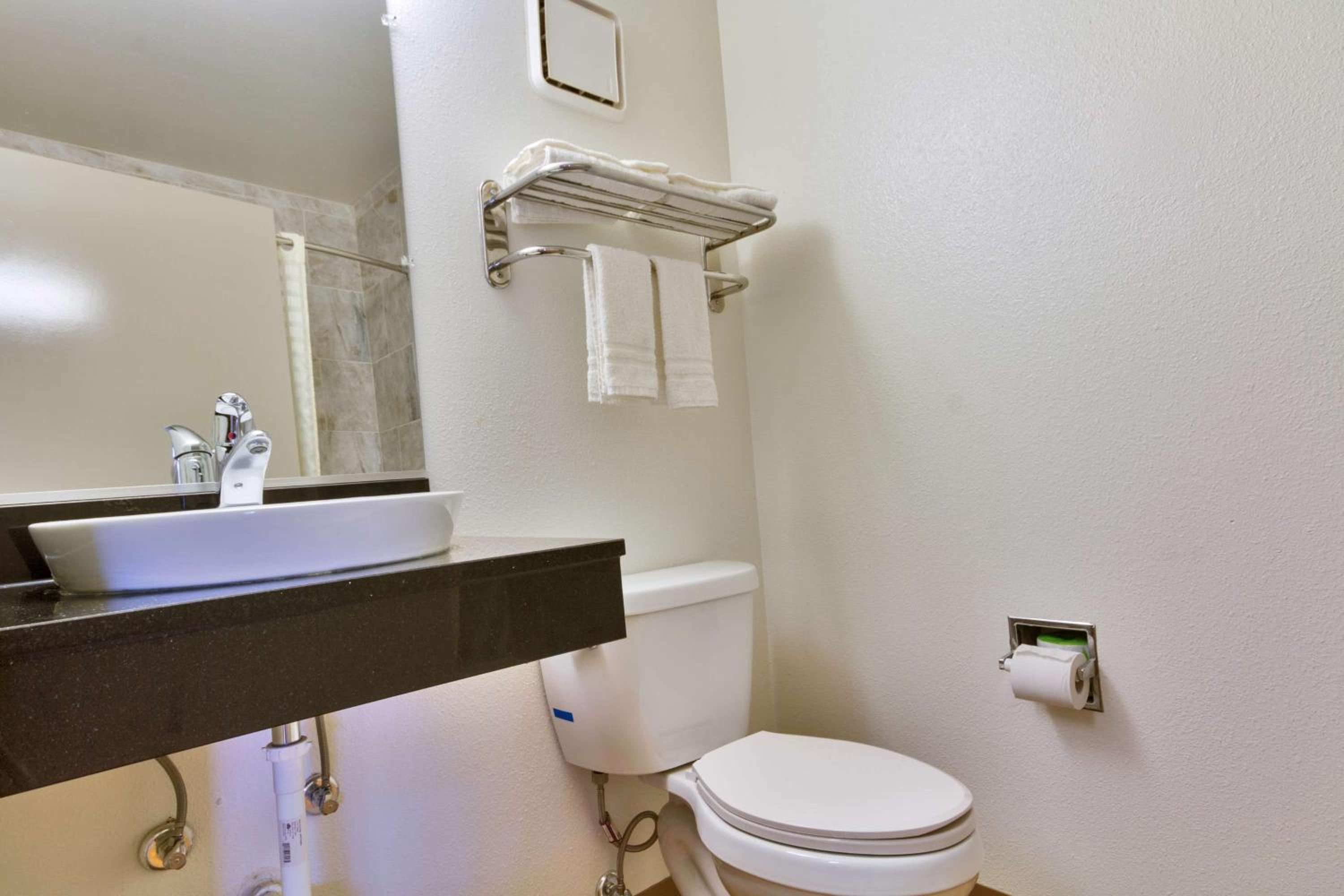 King Room - Non-Smoking - Photo 1