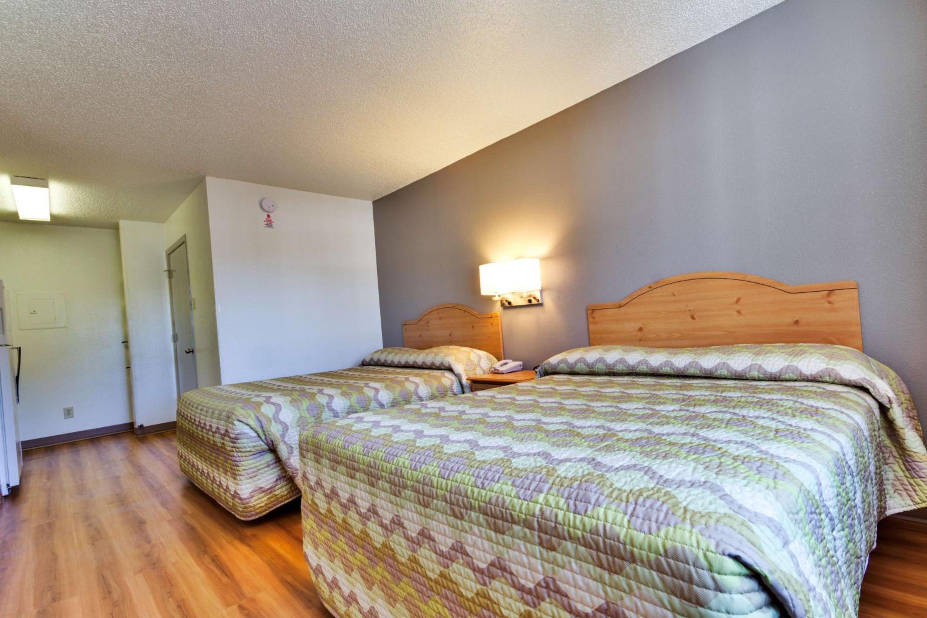 Quadruple Room - Non-Smoking - Photo 1