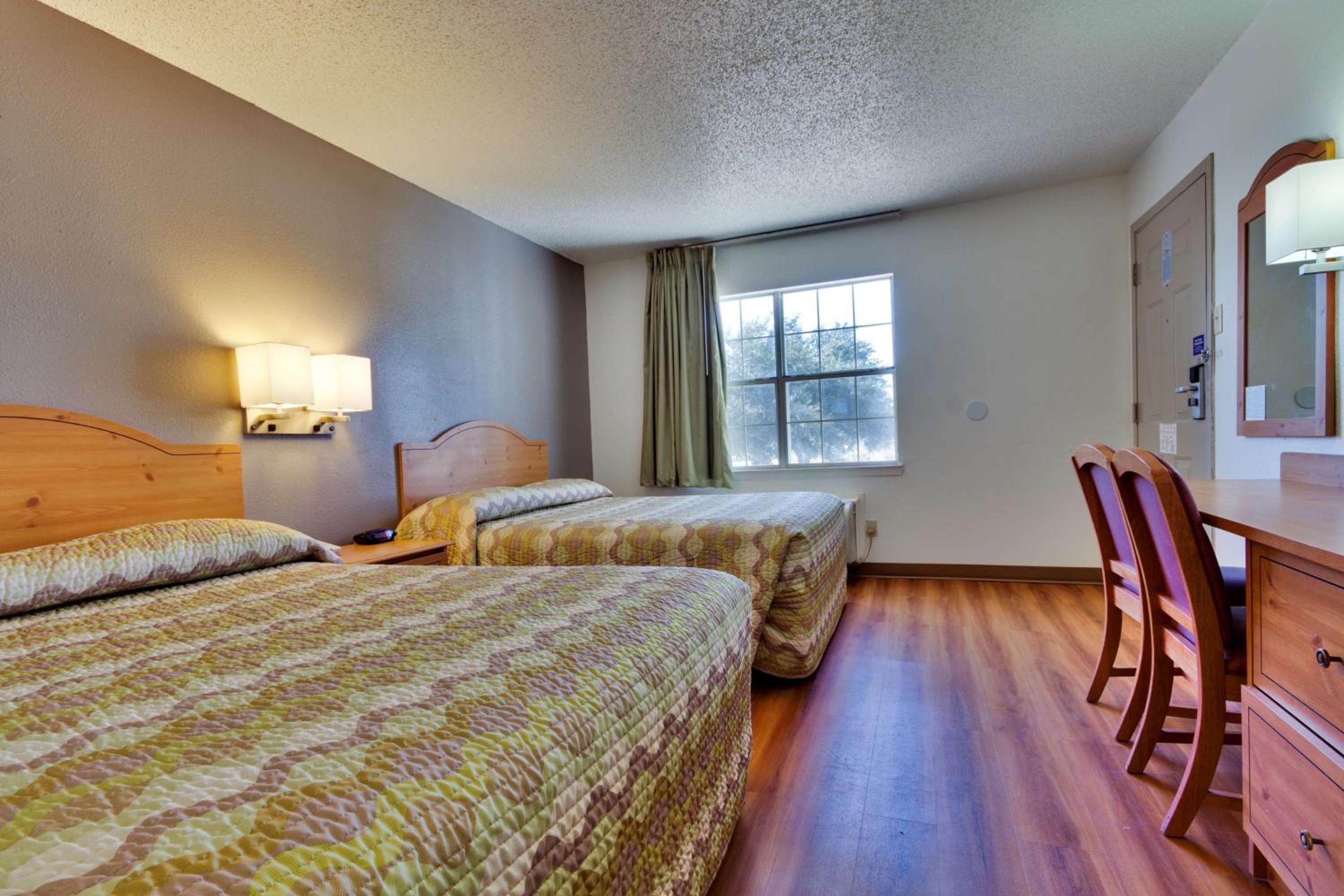 Quadruple Room - Non-Smoking - Photo 2