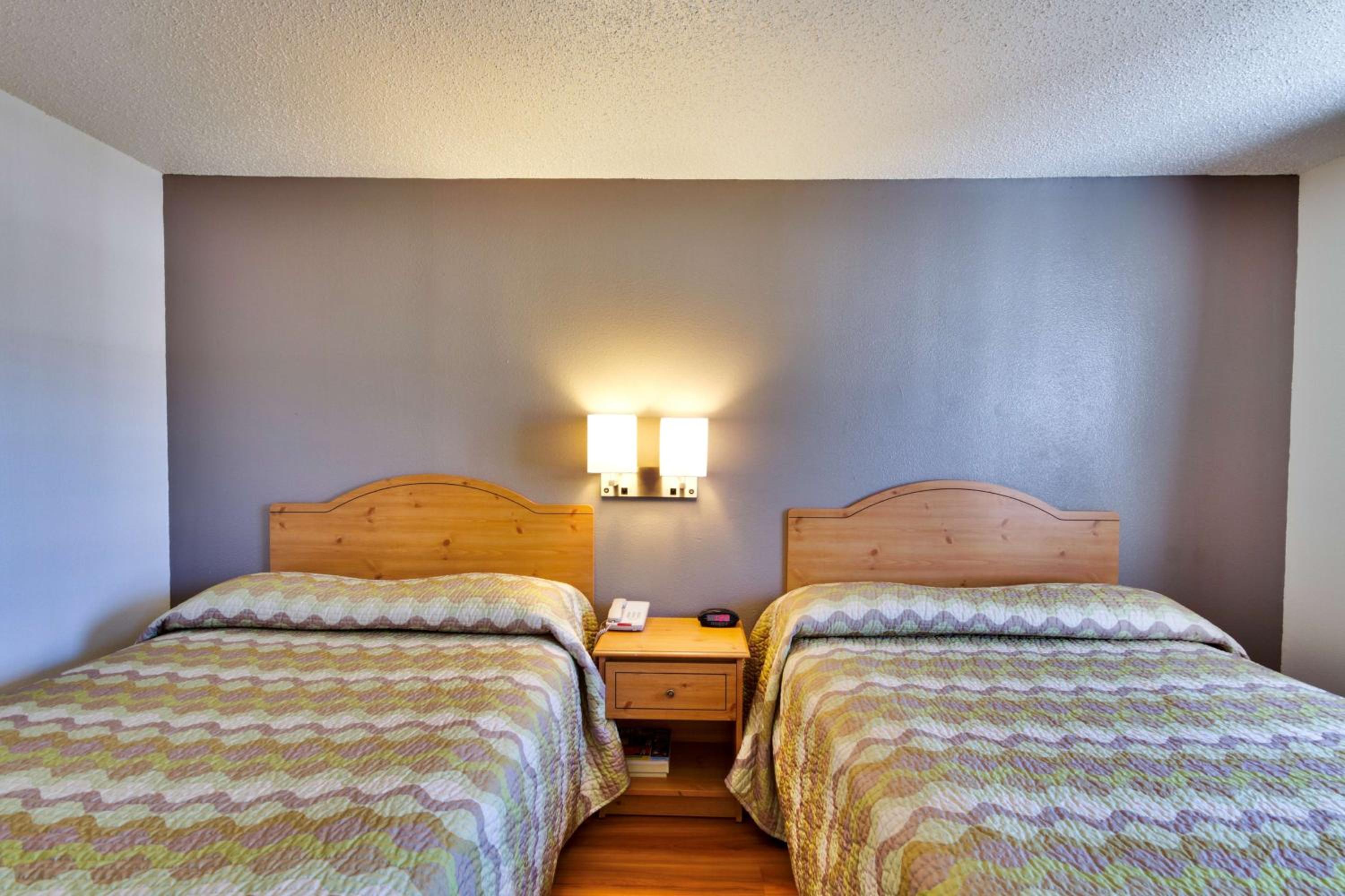 Quadruple Room - Non-Smoking - Photo 3