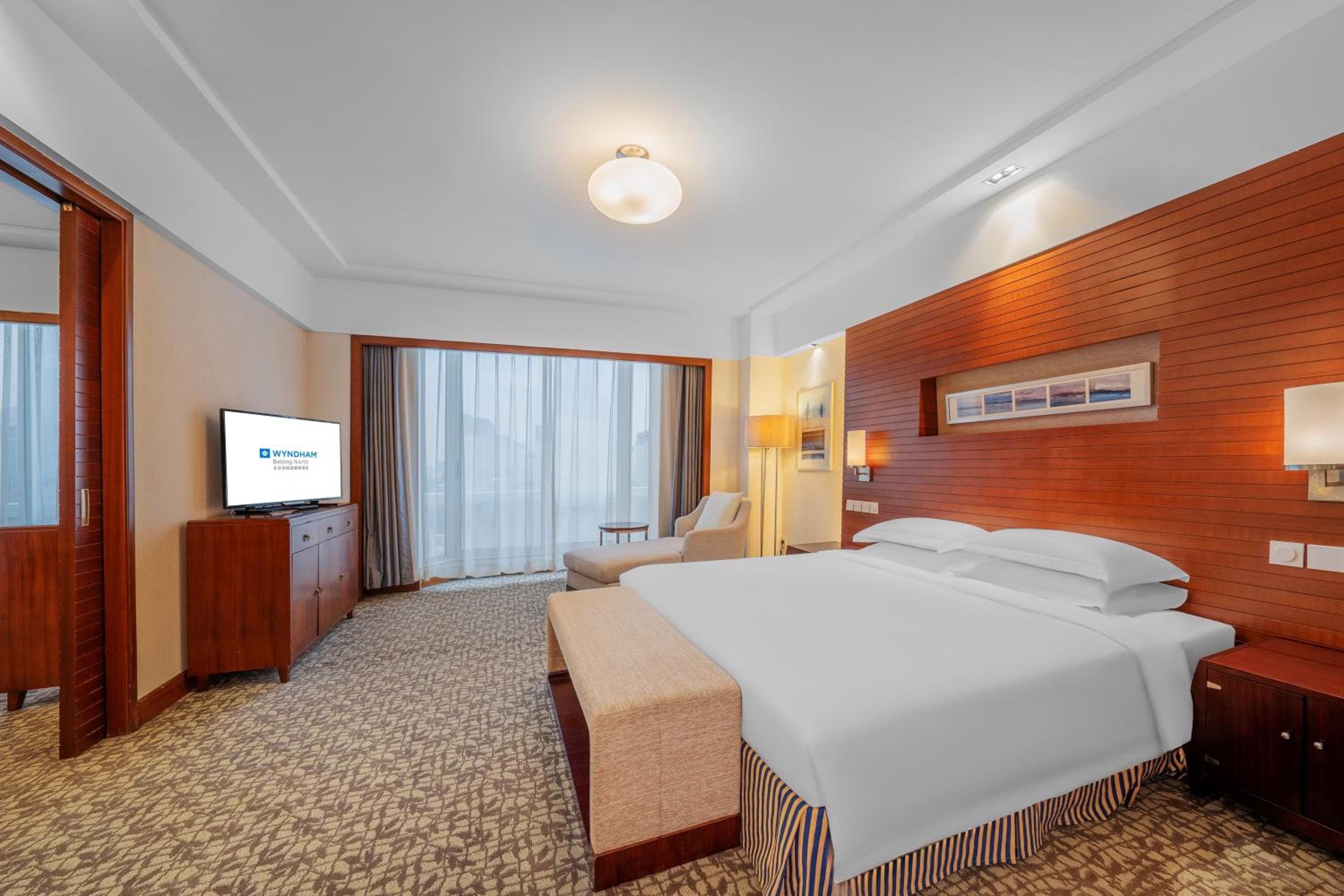 Business King Suite - Photo 3