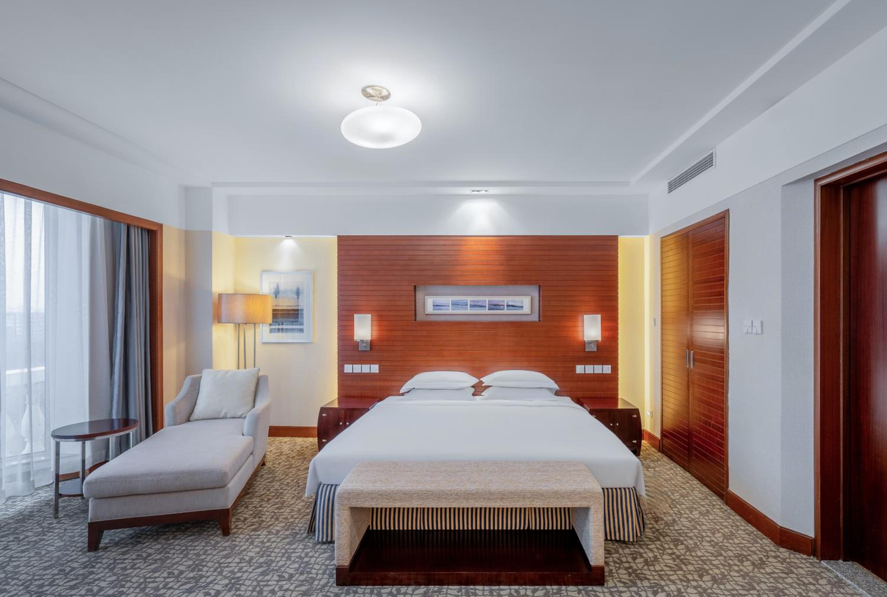 Business King Suite - Photo 4