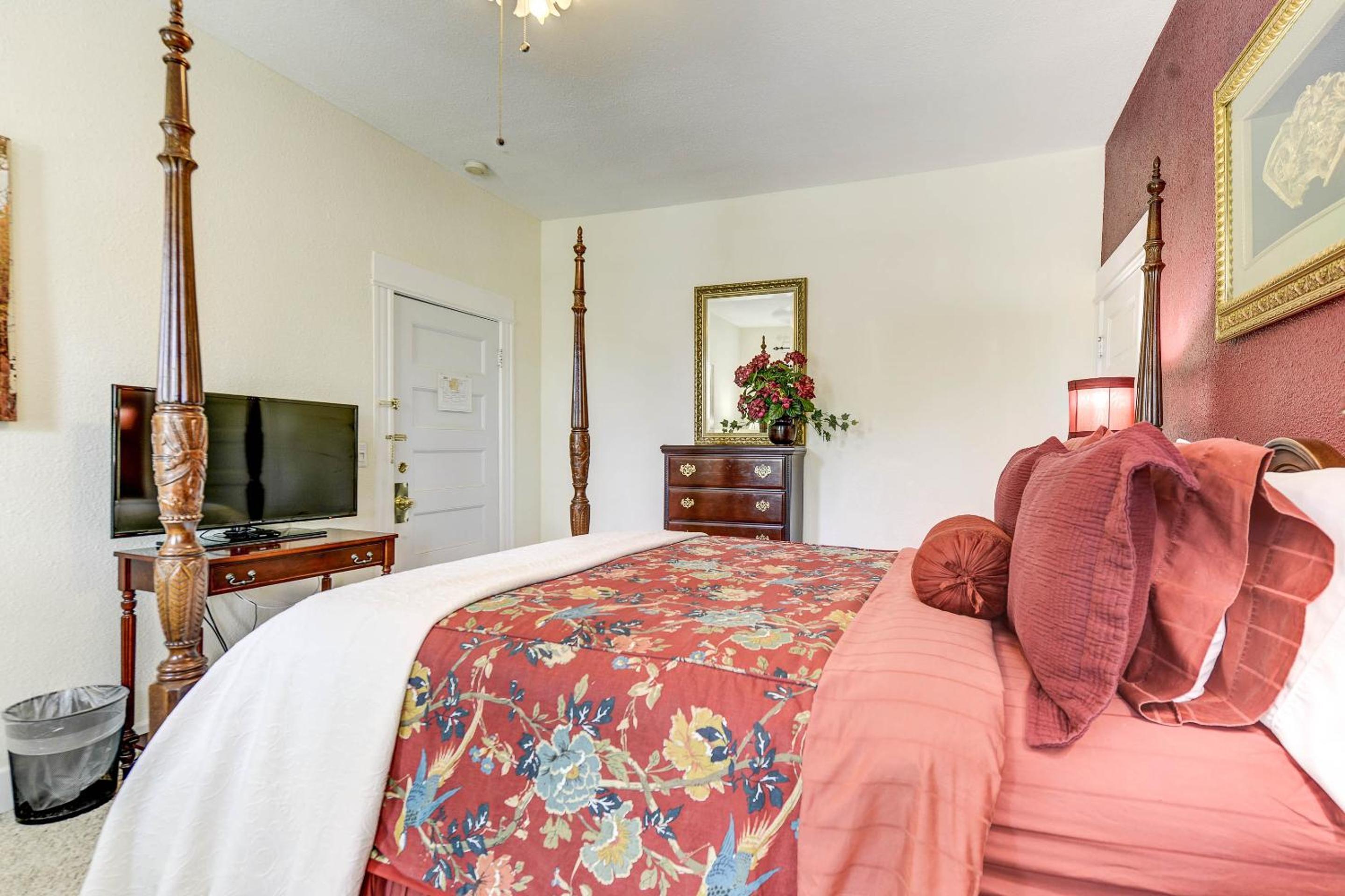 Standard Queen Room
