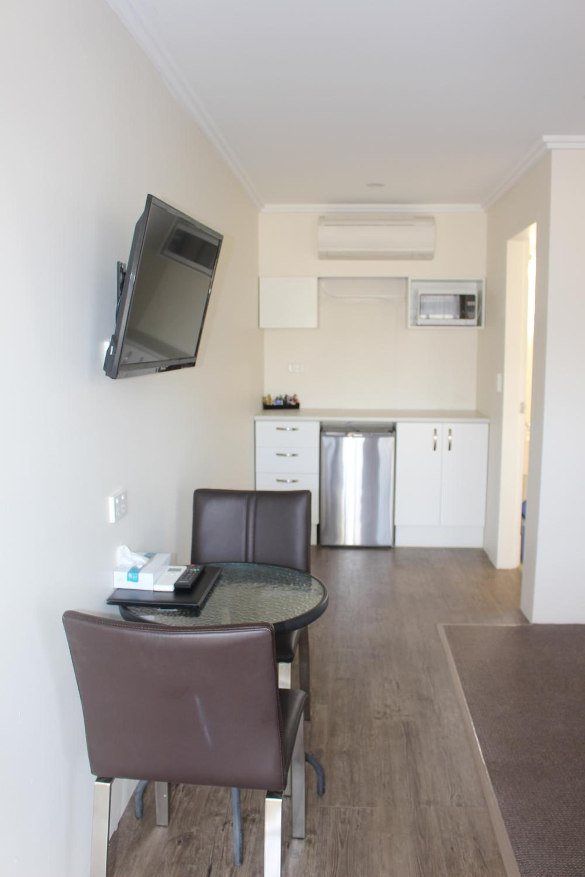 Double Room (Non Pet-Friendly) photo 2