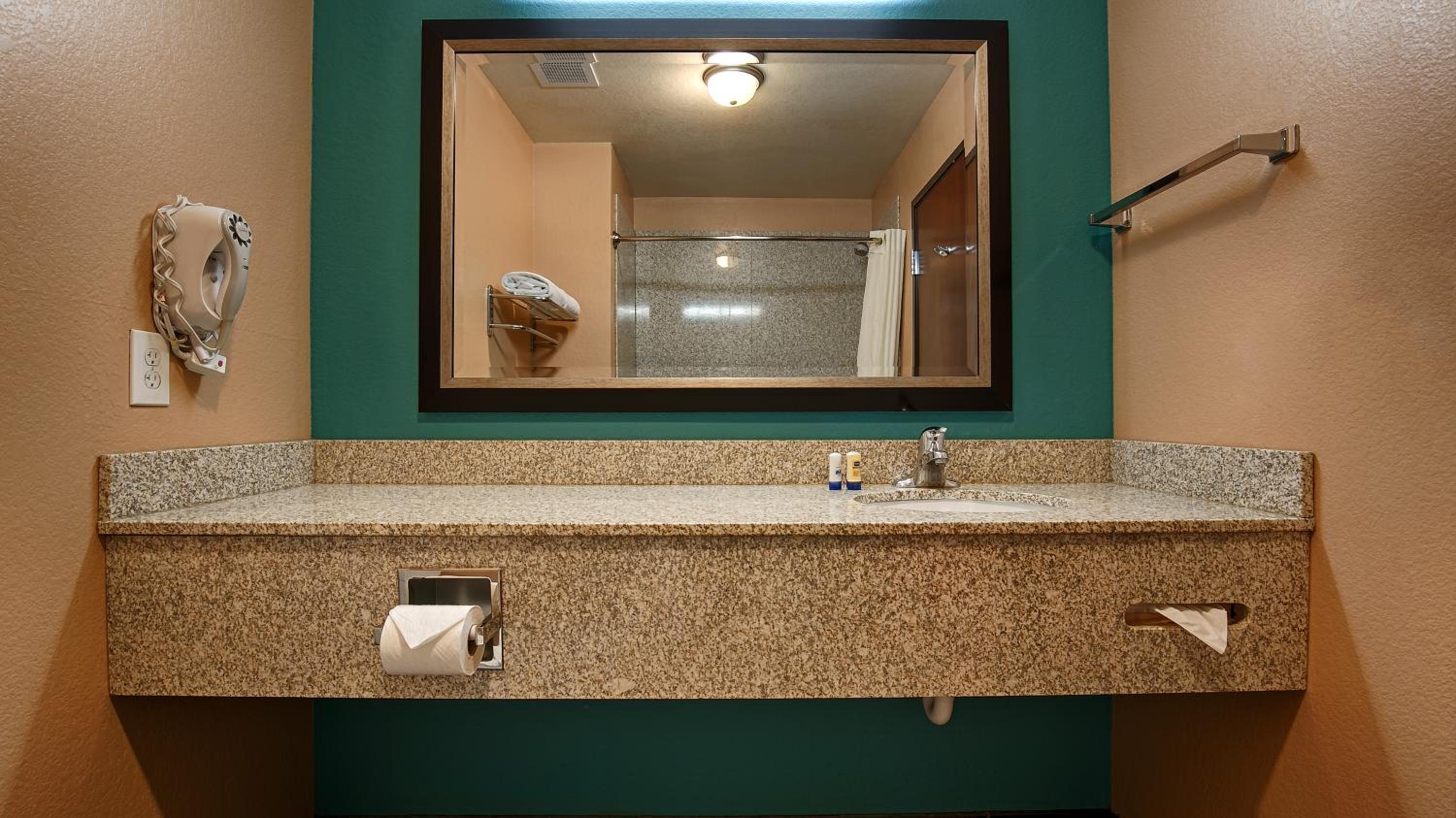 King Suite with Mobility Accessible Roll-In Shower - Non-Smoking photo 3
