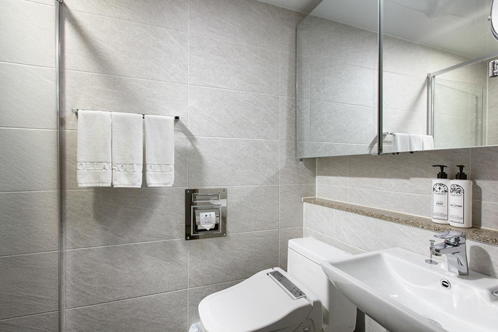 [Eco Plan] Family Bunk Triple Room - No Cleaning Service Included during stay(Paid bedding and towel change) - Photo 3