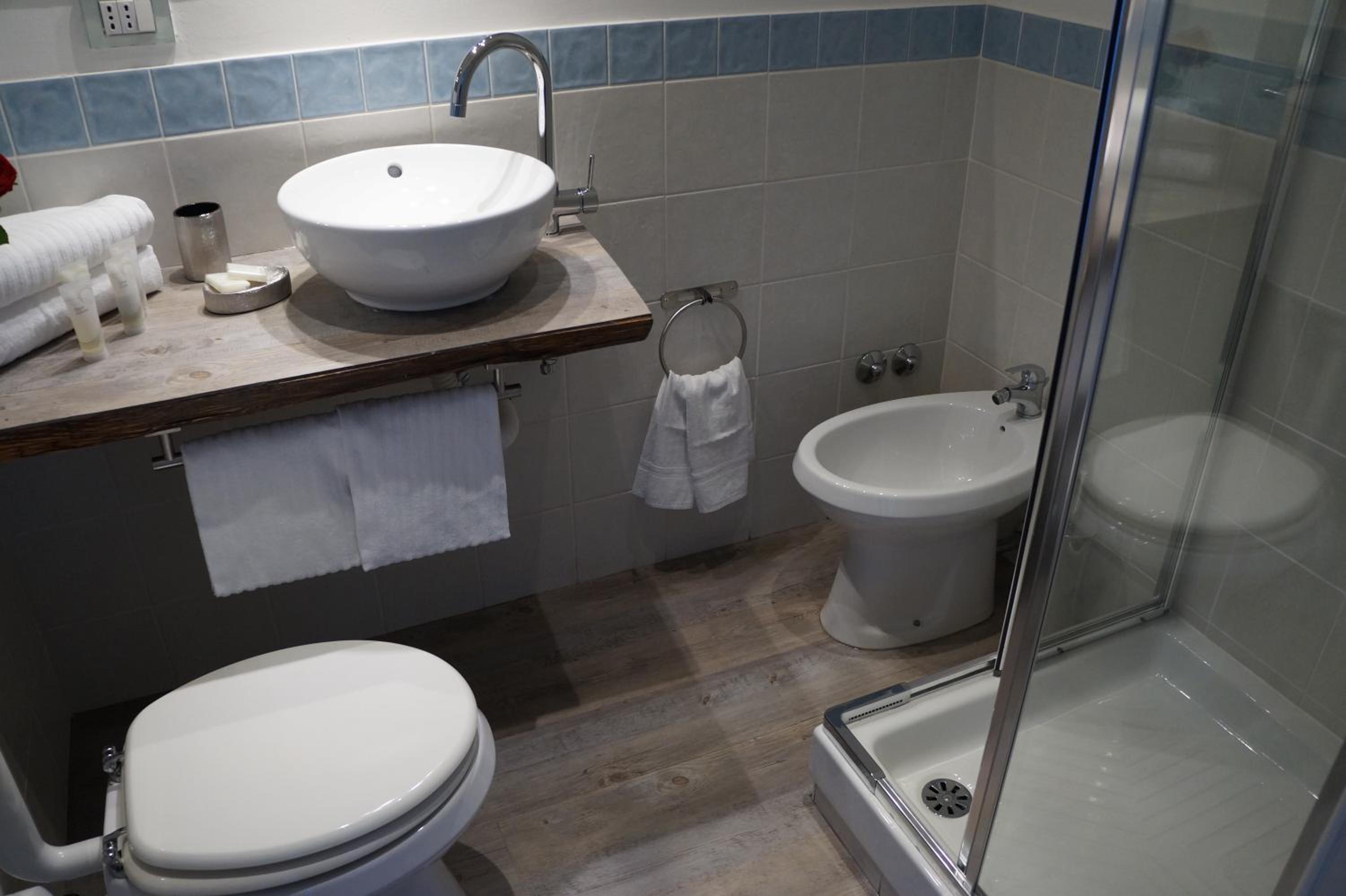 Deluxe Double Room with Spa Bath  photo 2