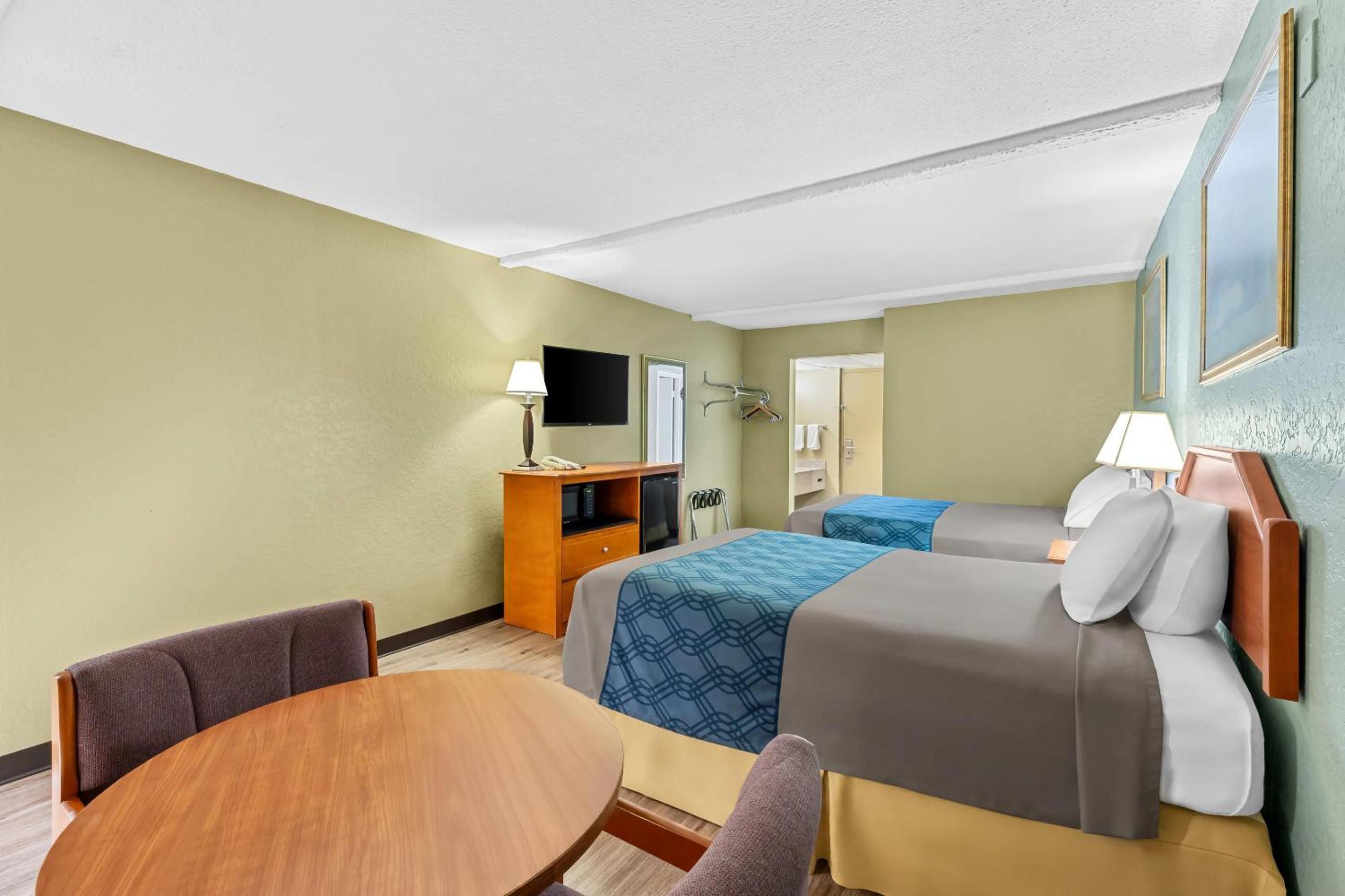 Double Room with Two Double Beds - Non-Smoking - Photo 4