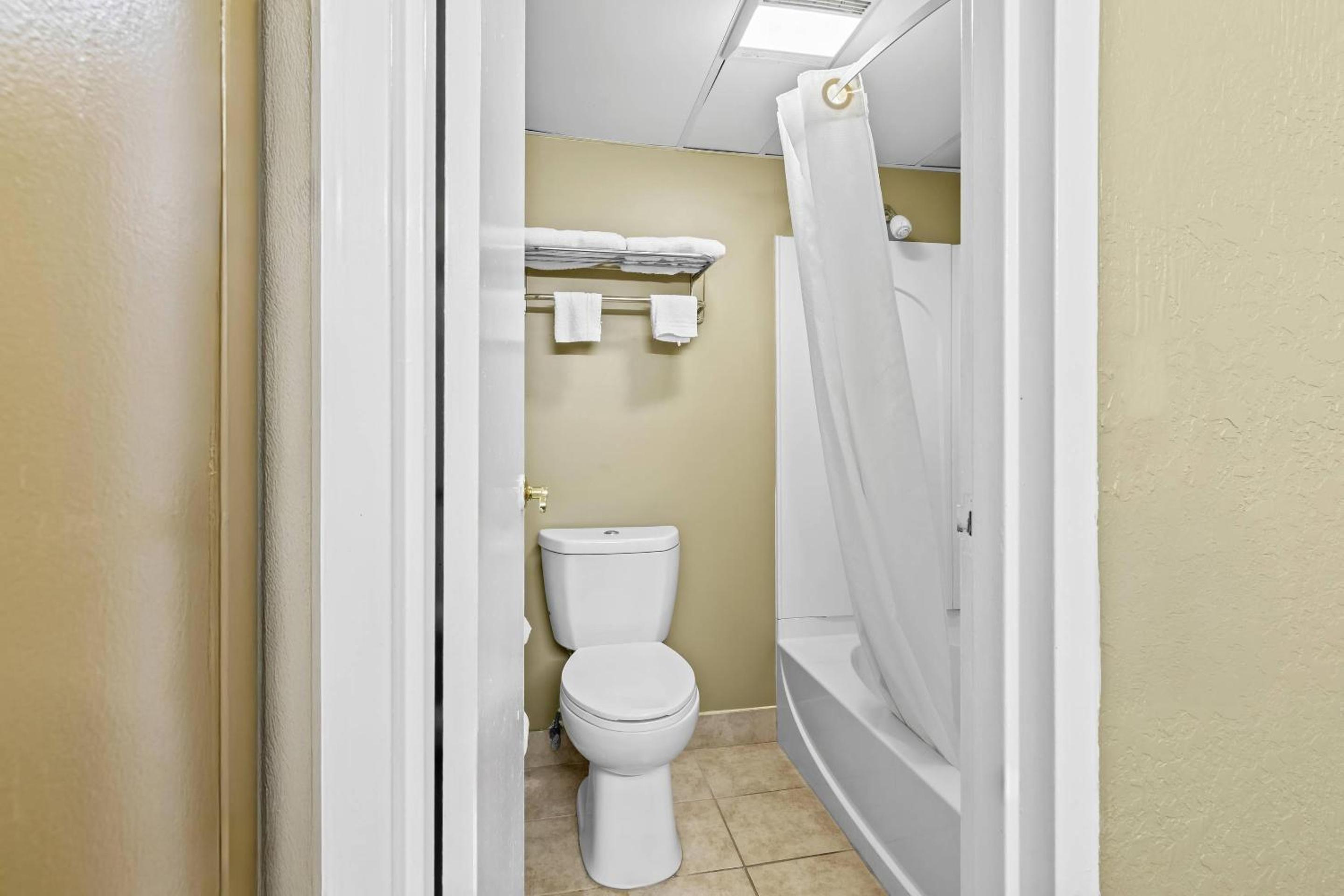 Double Room with Two Double Beds - Non-Smoking - Photo 5