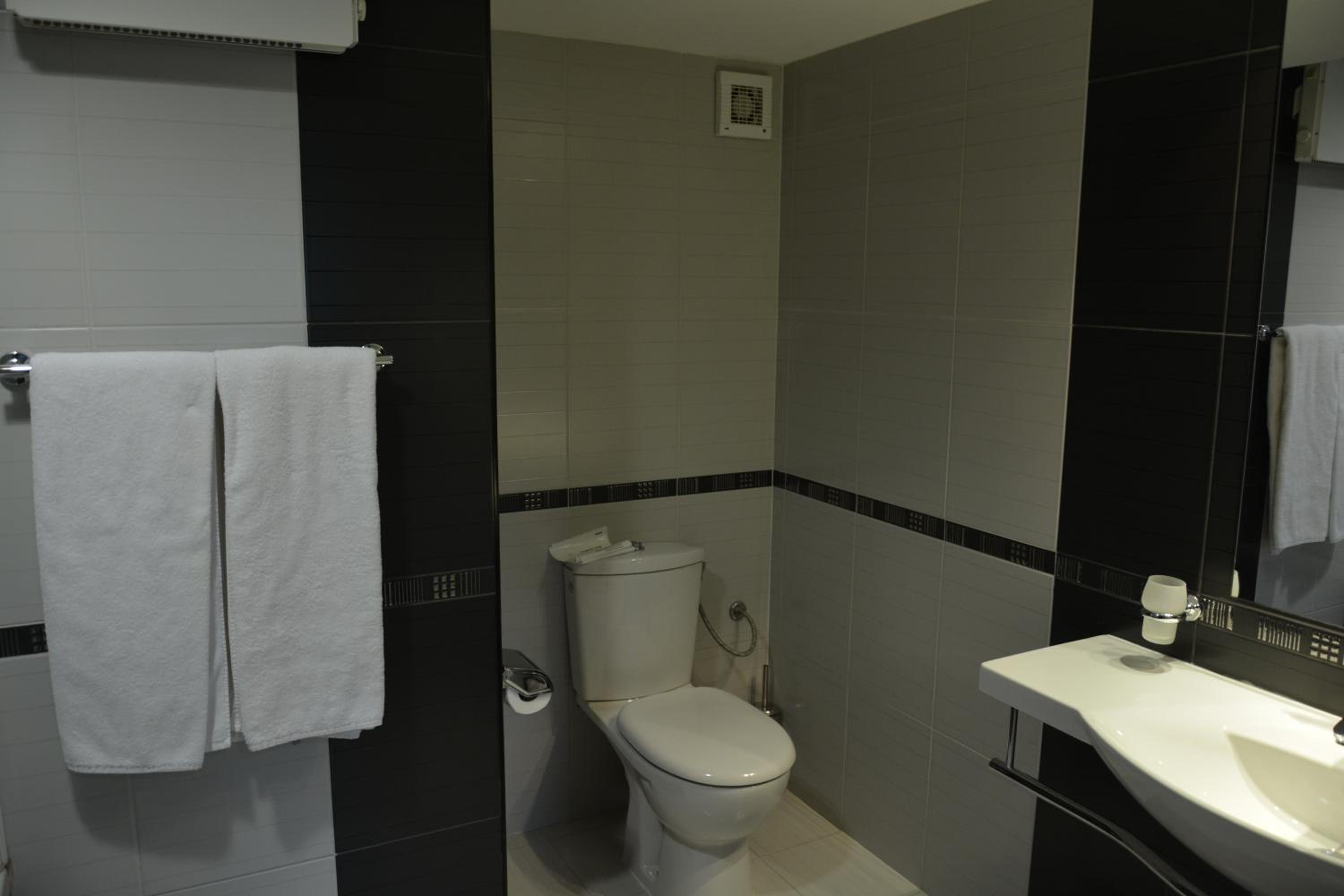 Double or Twin Room - Photo 3