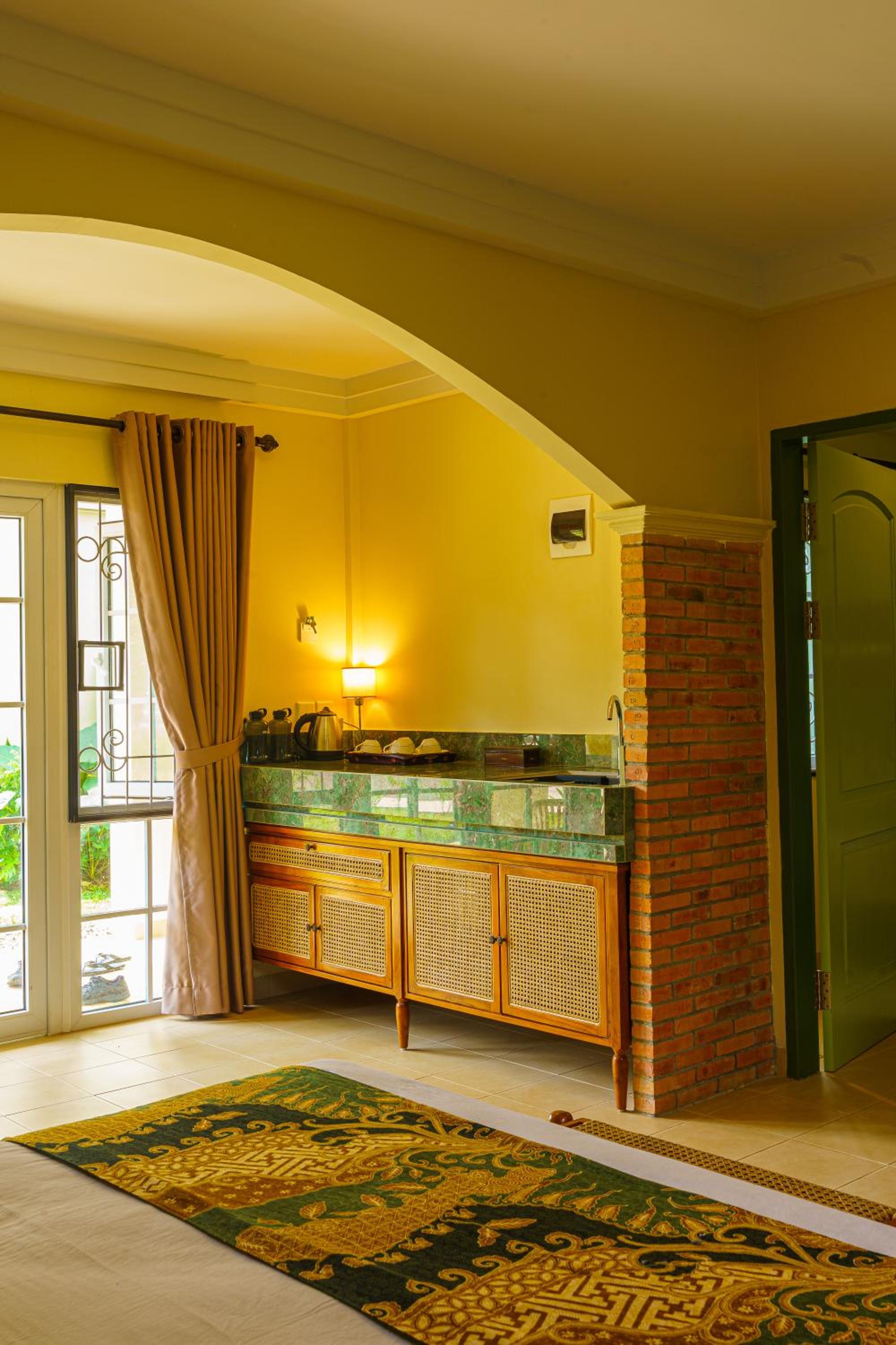Family Room with Balcony photo 2