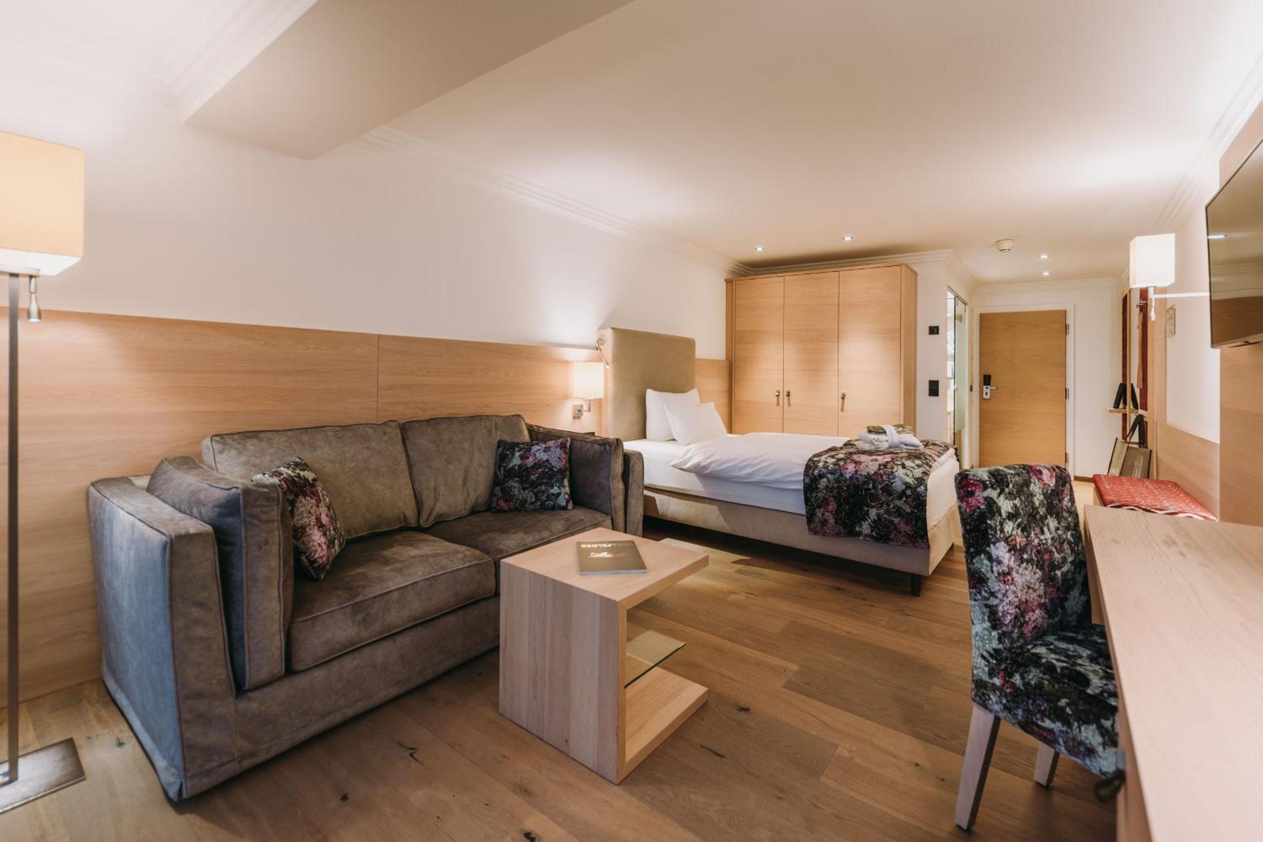 Deluxe Single Room with Balcony photo 2