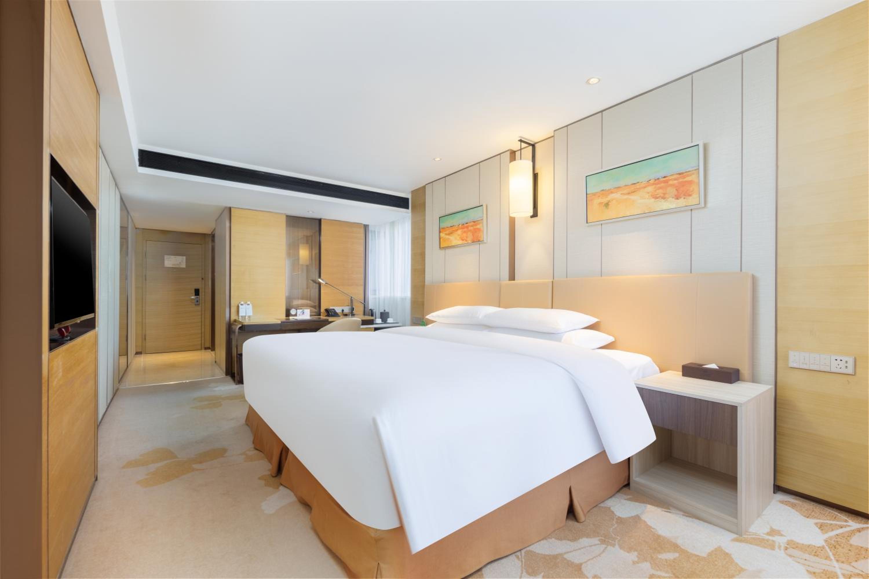 City View Superior King-bed Room