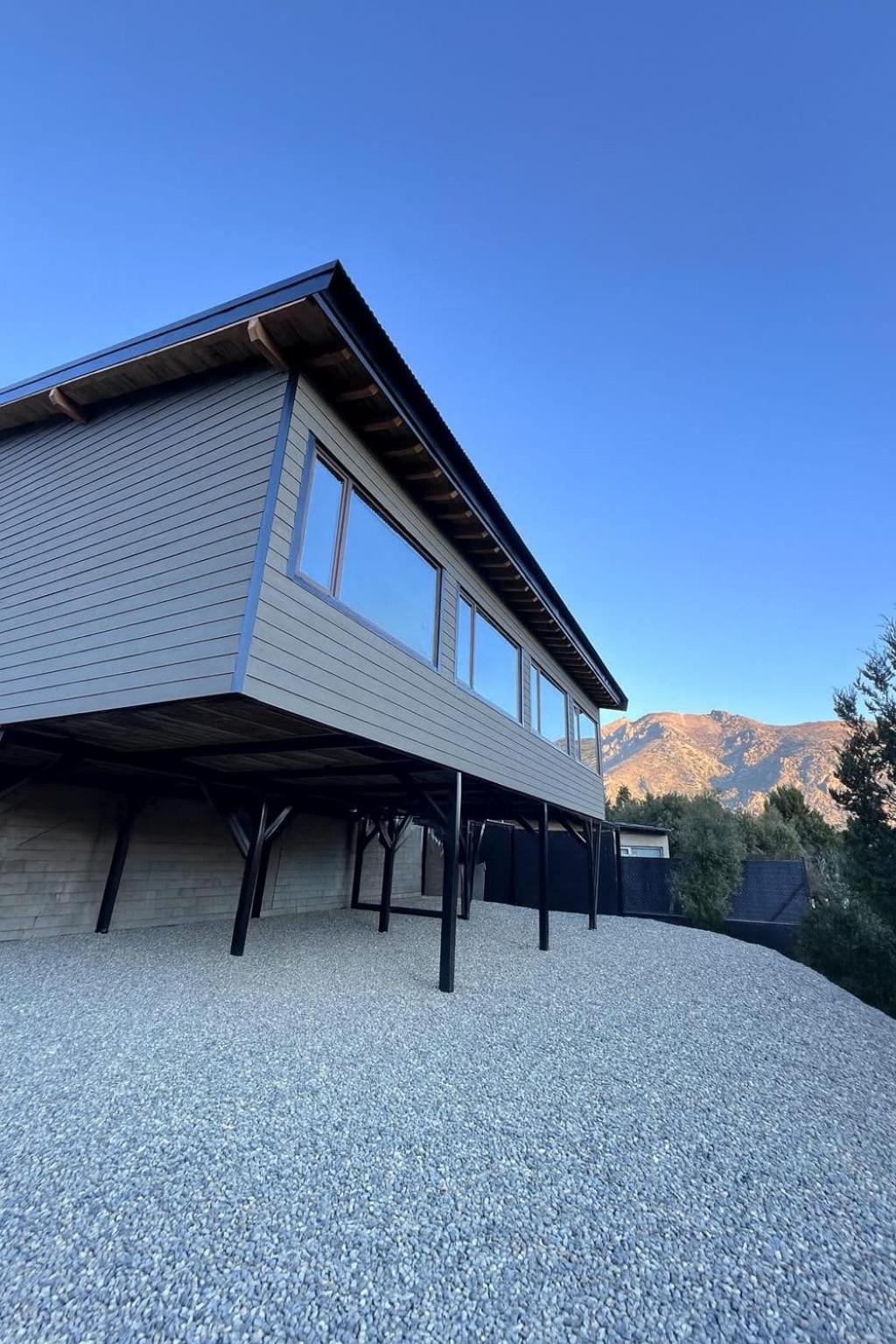 One-Bedroom Apartment with Lake View photo 2
