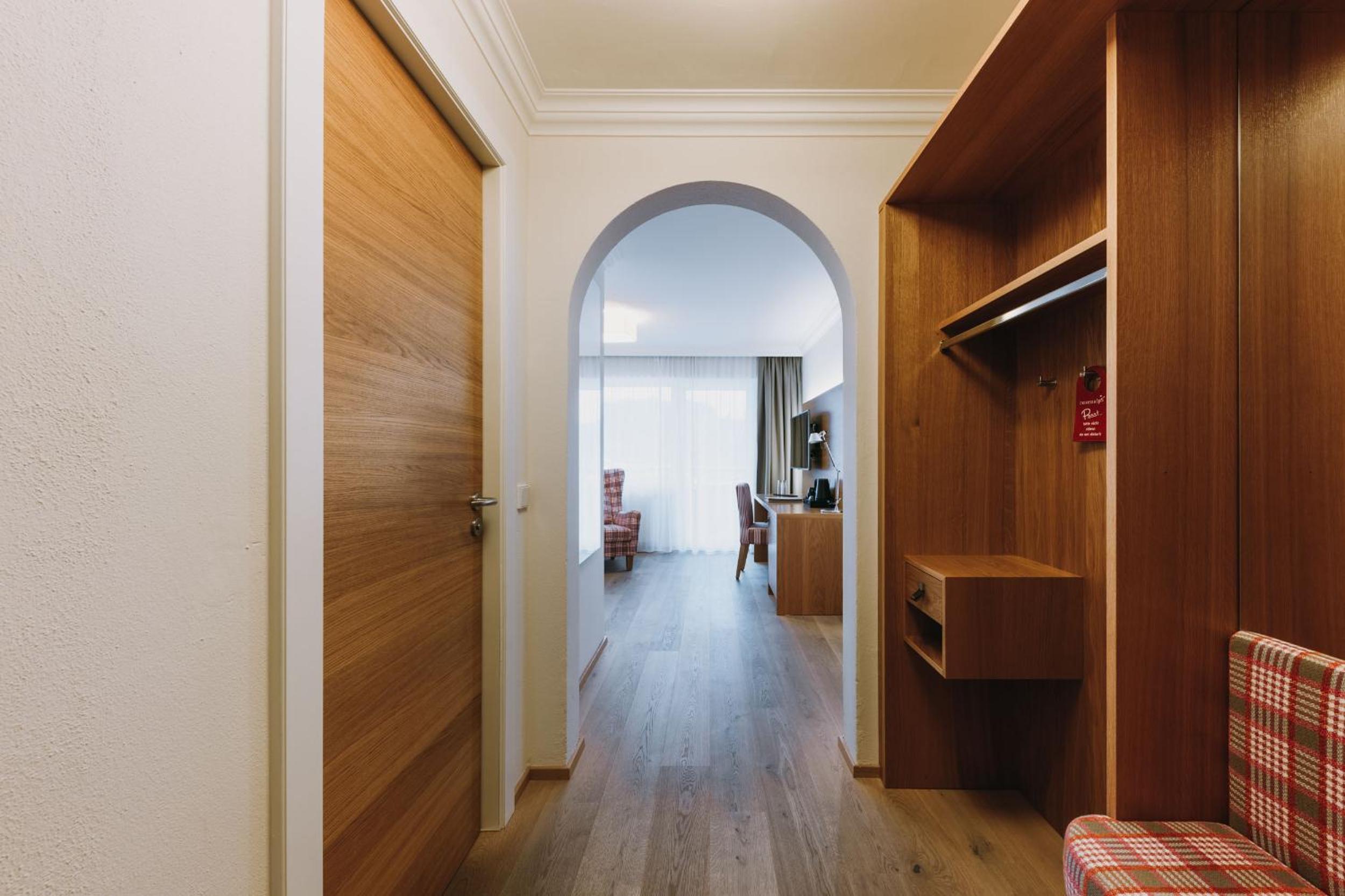 Junior Suite with Balcony photo 2