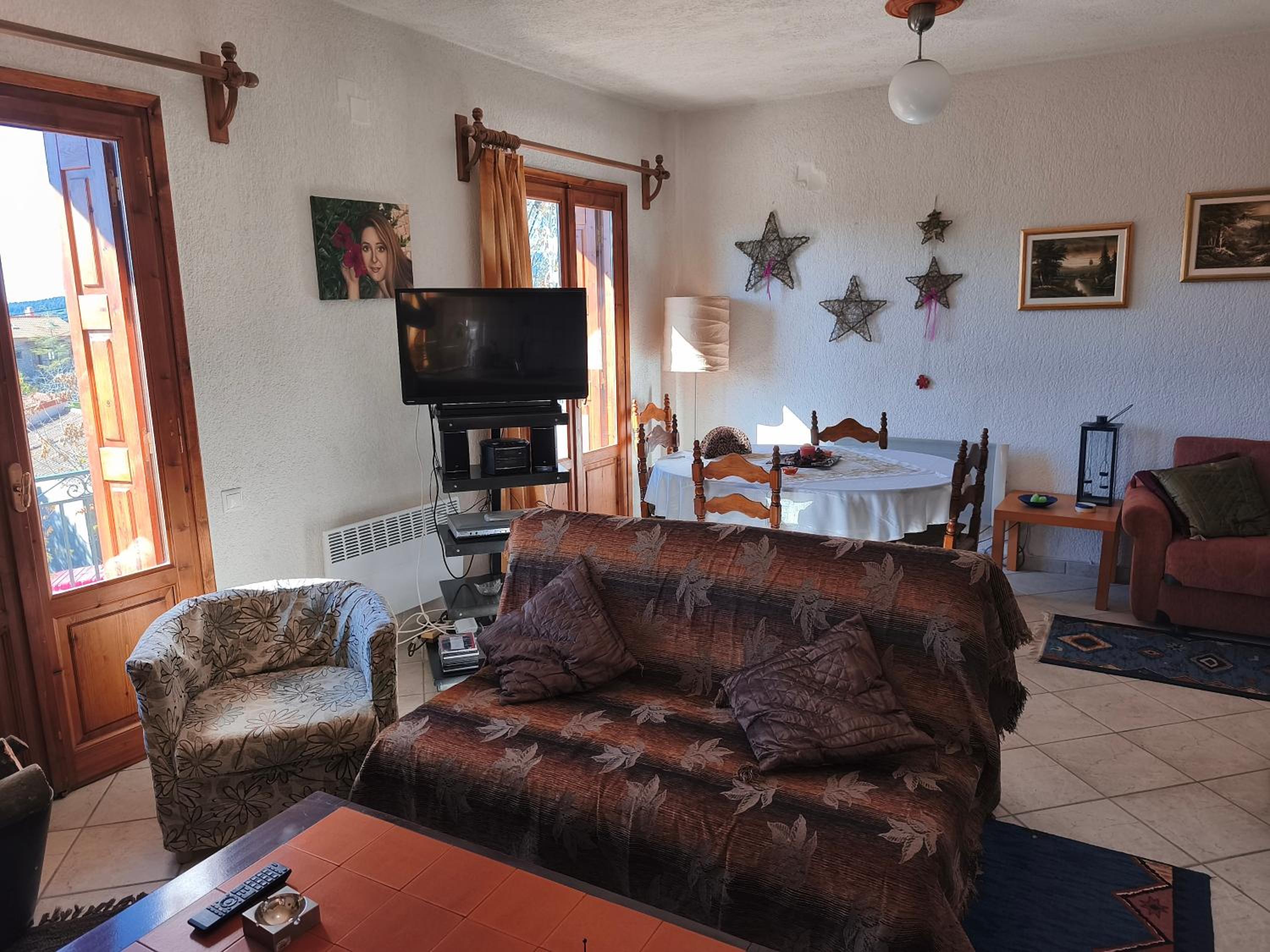One-Bedroom Apartment - Photo 4