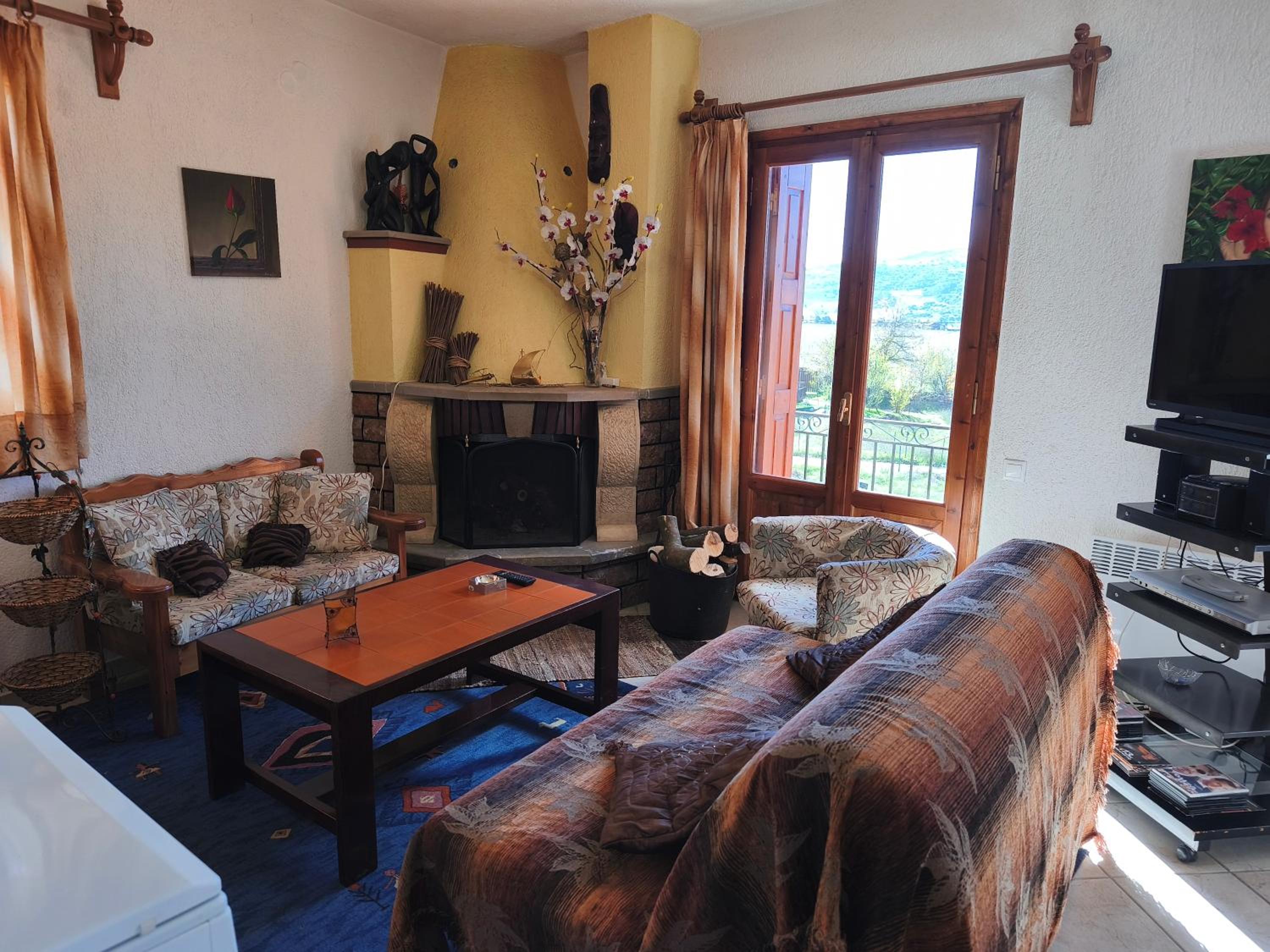 One-Bedroom Apartment - Photo 1