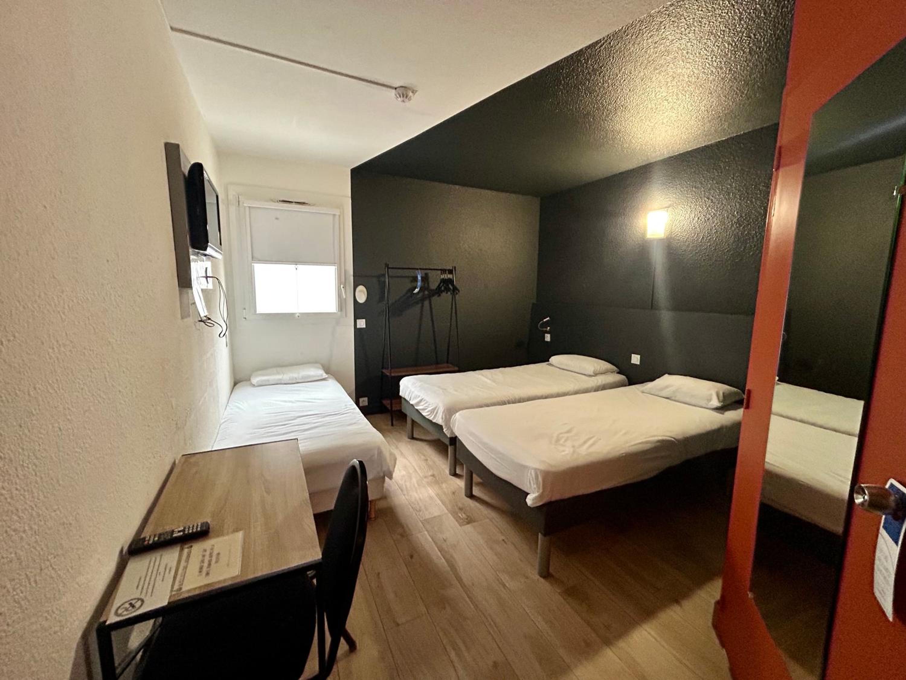 Standard Room with Three Single Bed