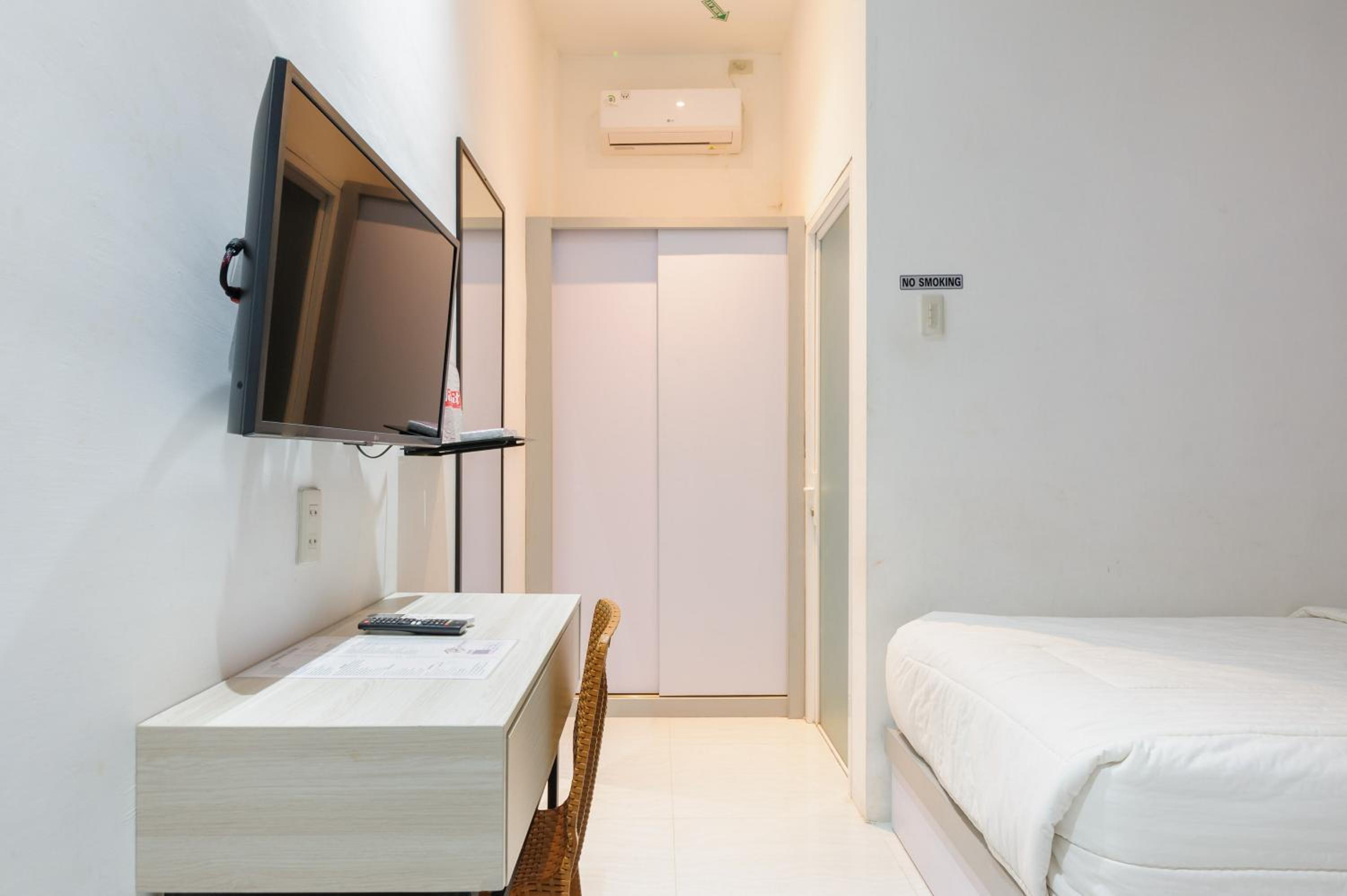 Standard Twin Room - Photo 3