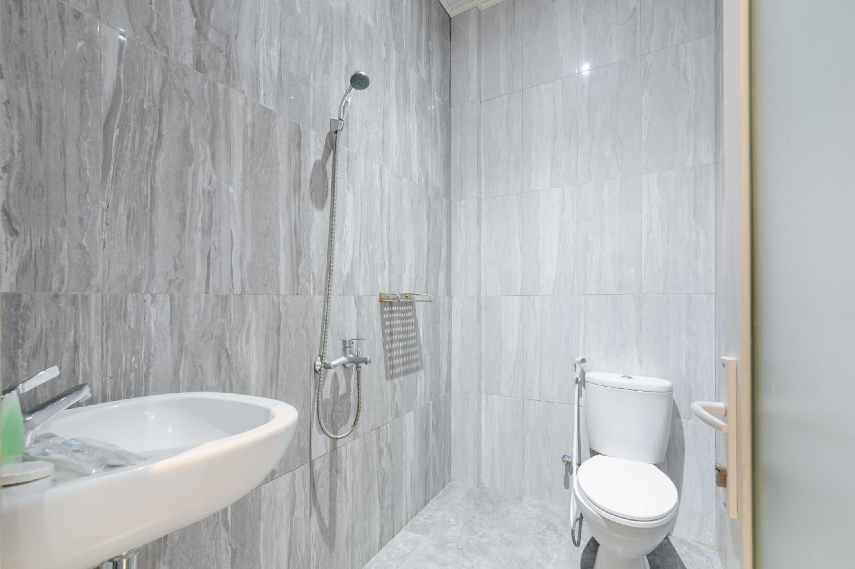 Standard Twin Room - Photo 4