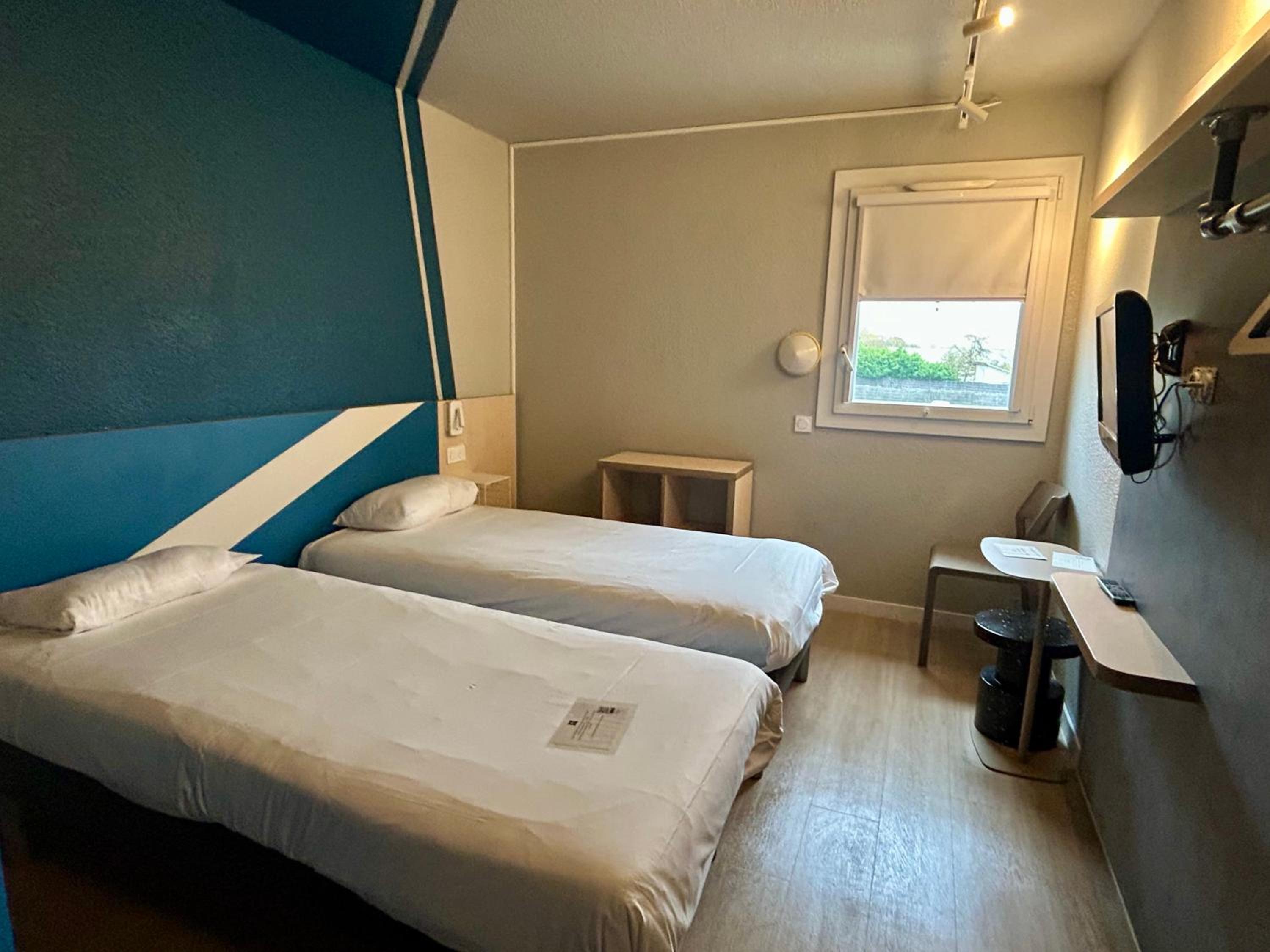Standard Room with 2 Single Beds