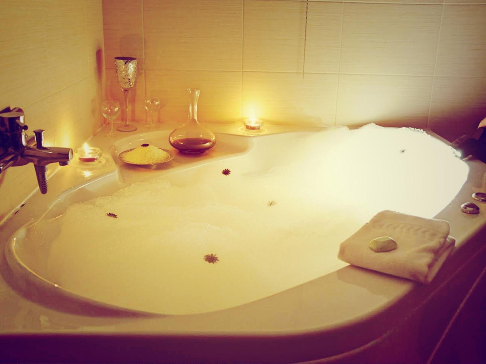 Romantic Package-Superior Suite photo 3