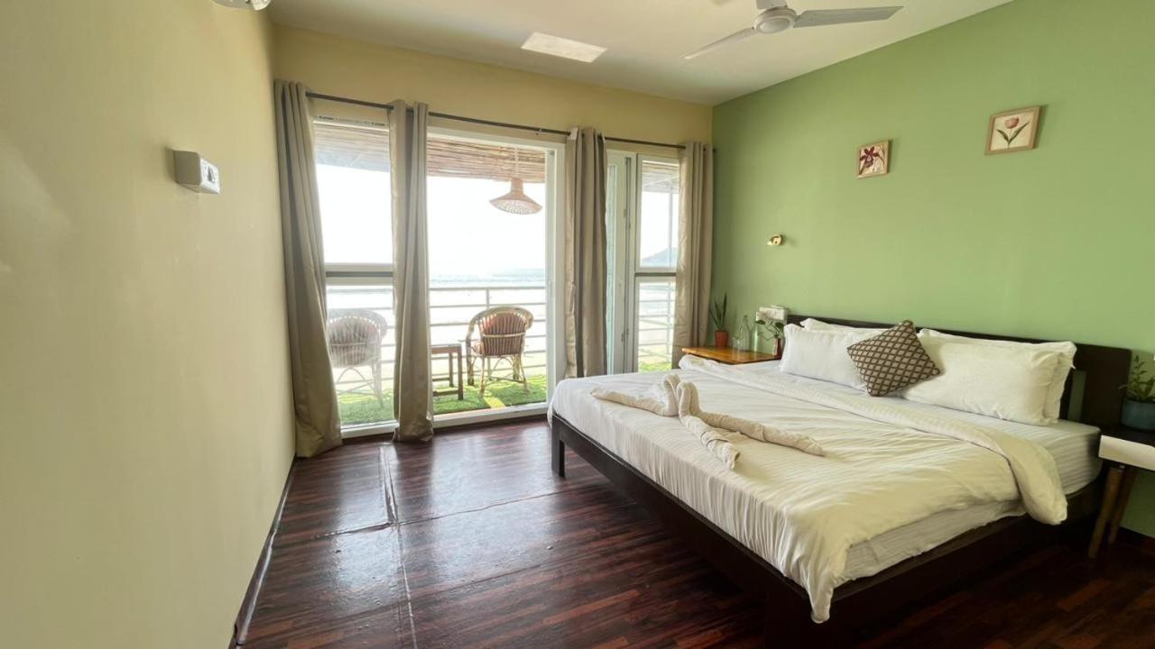 Deluxe Double Room with Sea View photo 3