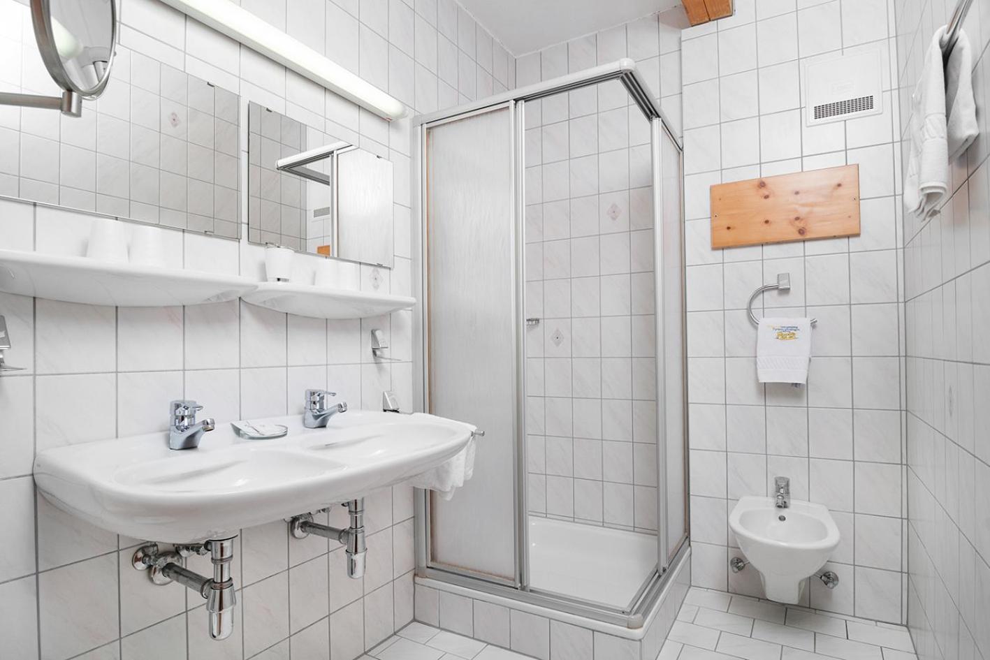 One-Bedroom Apartment with Balcony and Water View photo 1