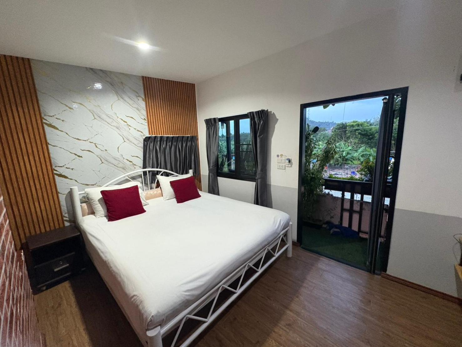 Deluxe Double Room with Balcony photo 3