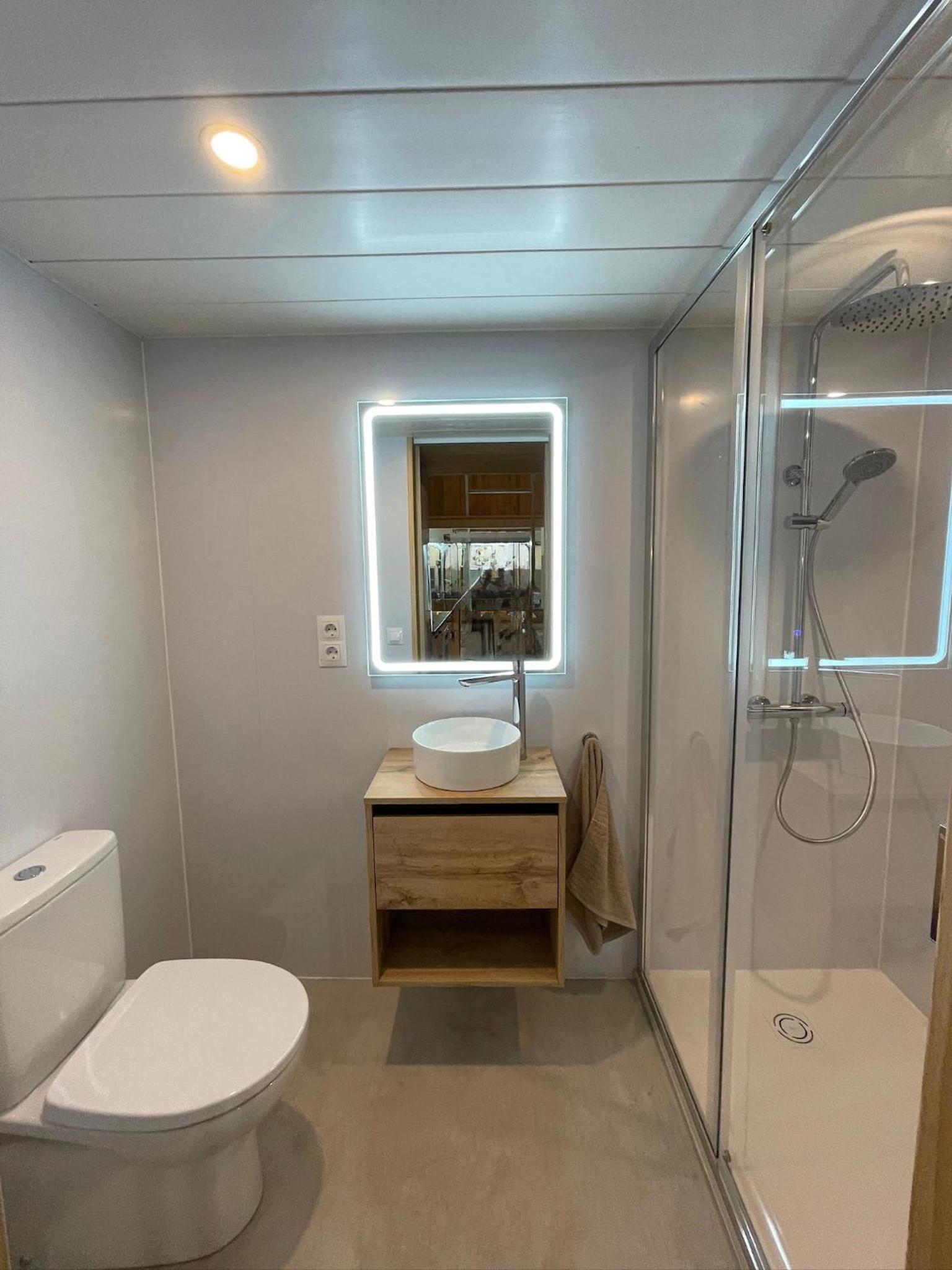 Mobile Home photo 3